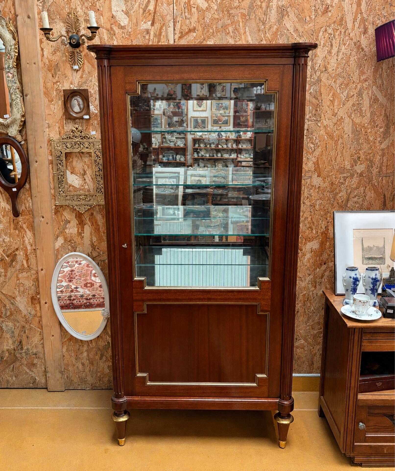 Neoclassical display cabinet by Maurice Hirsch – mahogany, brass and glass