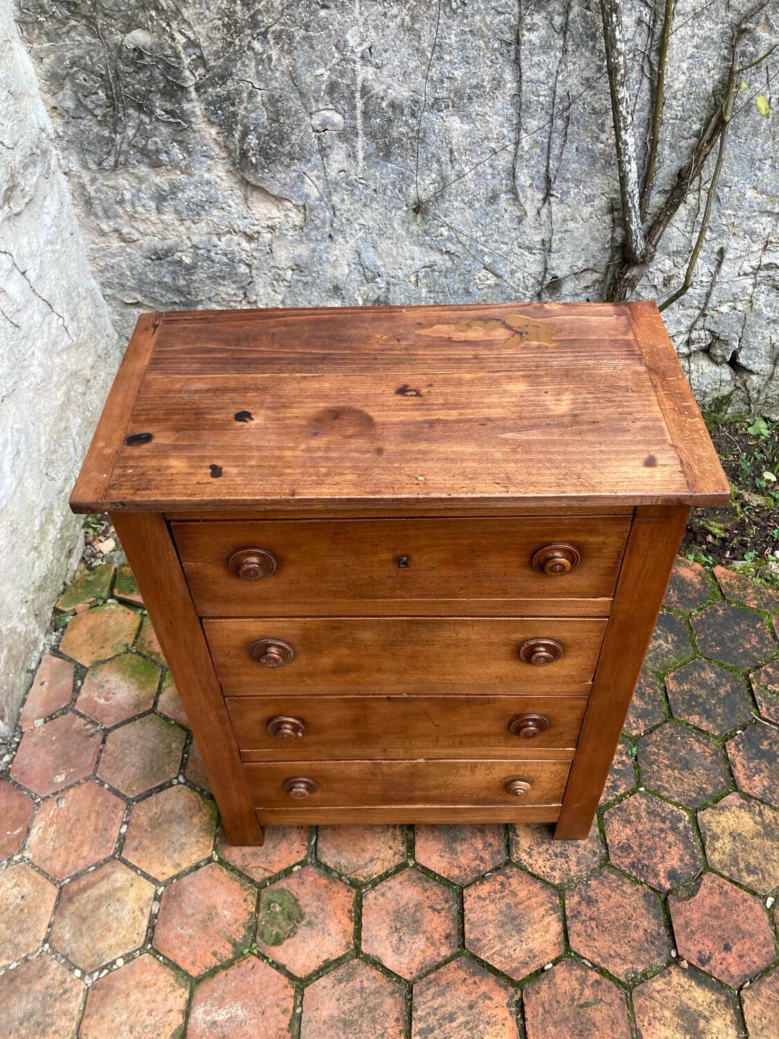 Antique chest of drawers