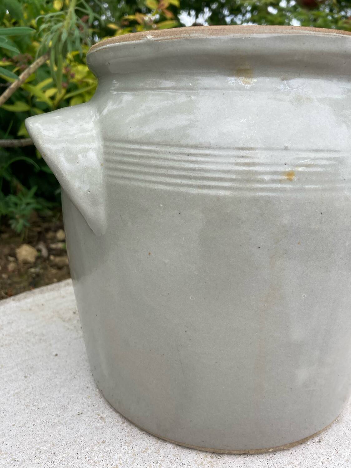 Light grey ceramic jar