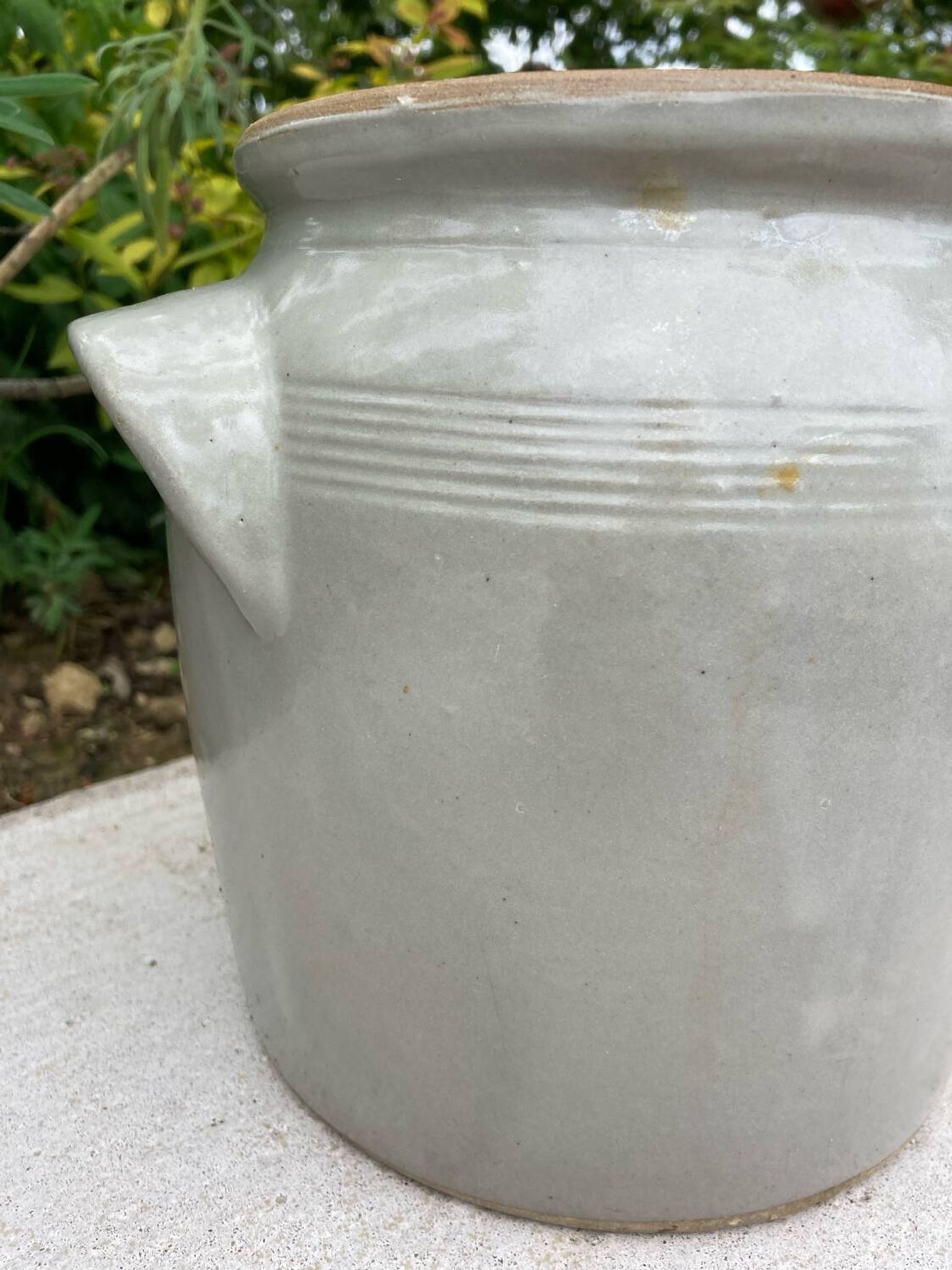 Light grey ceramic jar