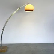 Grand lampadaire à arc extensible, années 1970