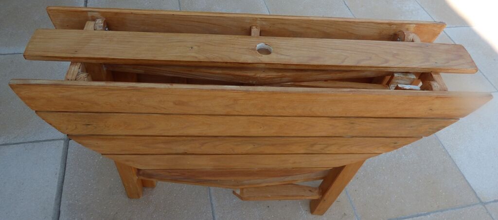 Table et 2 chaises pliantes de jardin en bois naturel