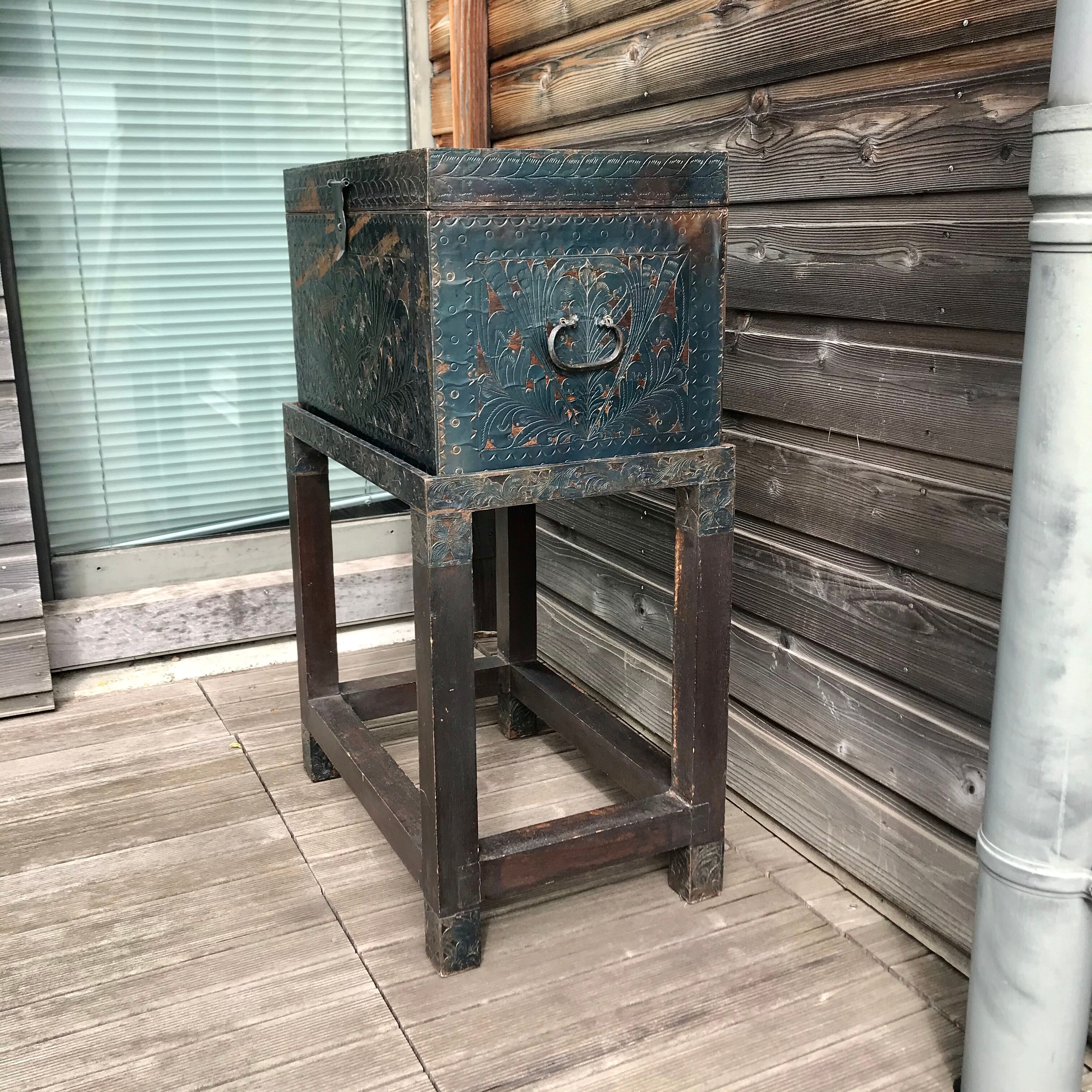 Metal-encrustation wood box