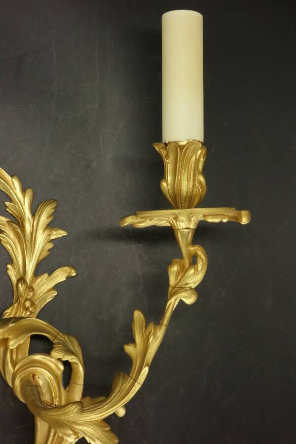 Large pair of stamped wall sconces in Louis XV style - gilded bronze