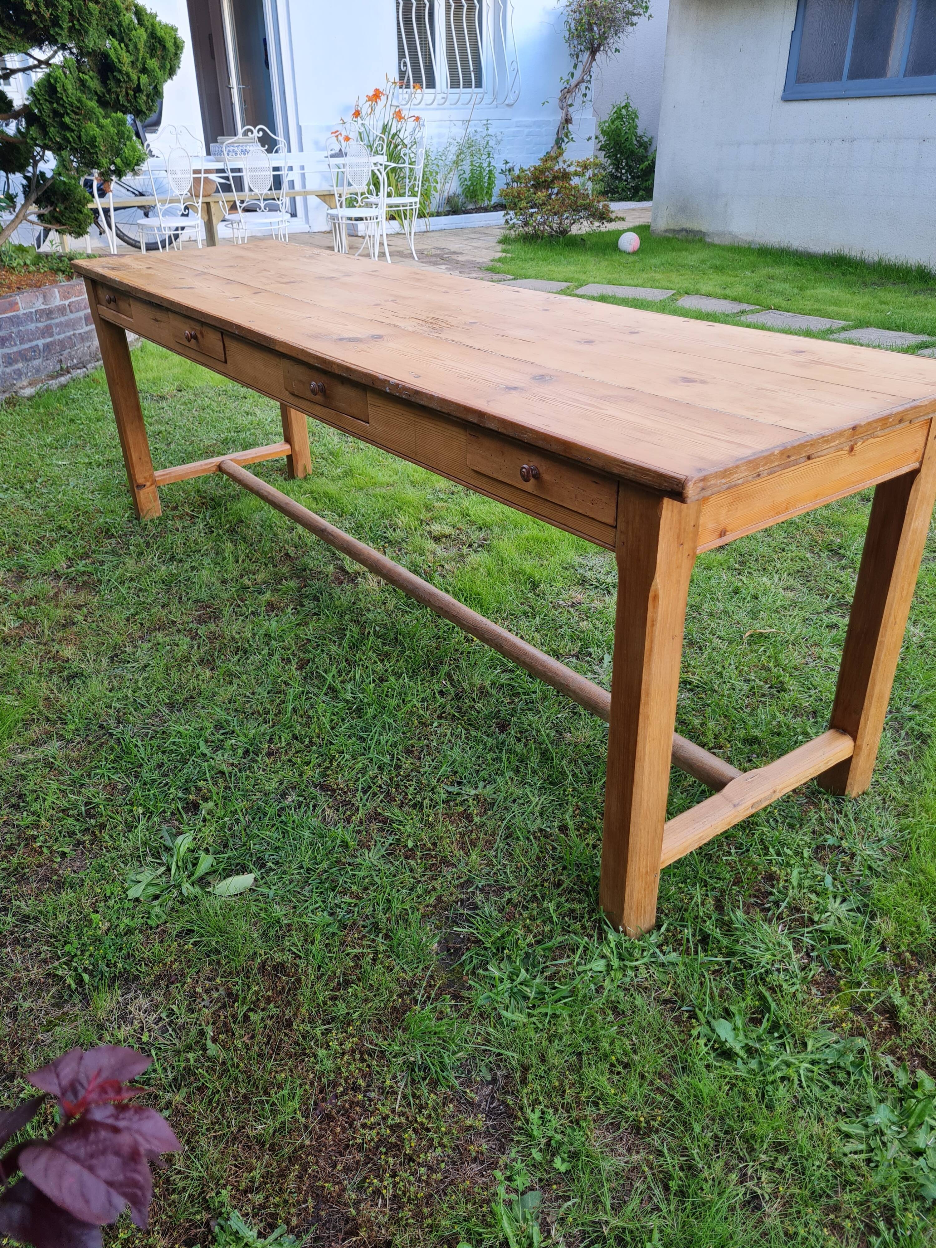 Farm table