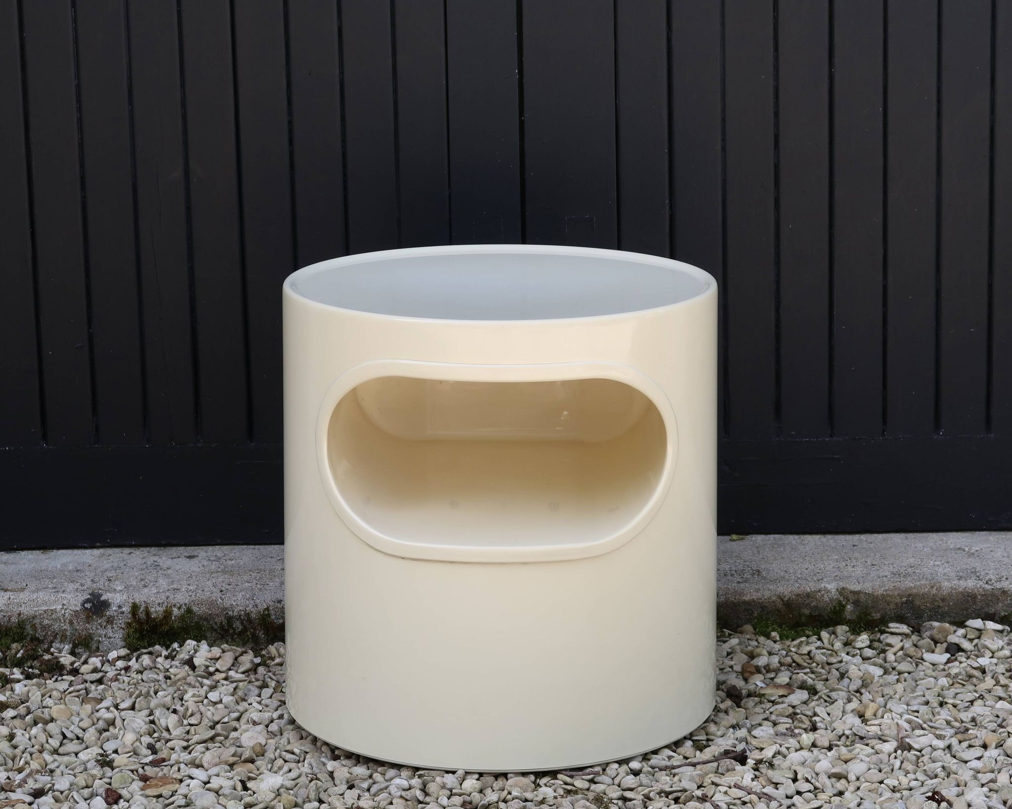Giano bedside table by Artemide in plastic, 1960s.