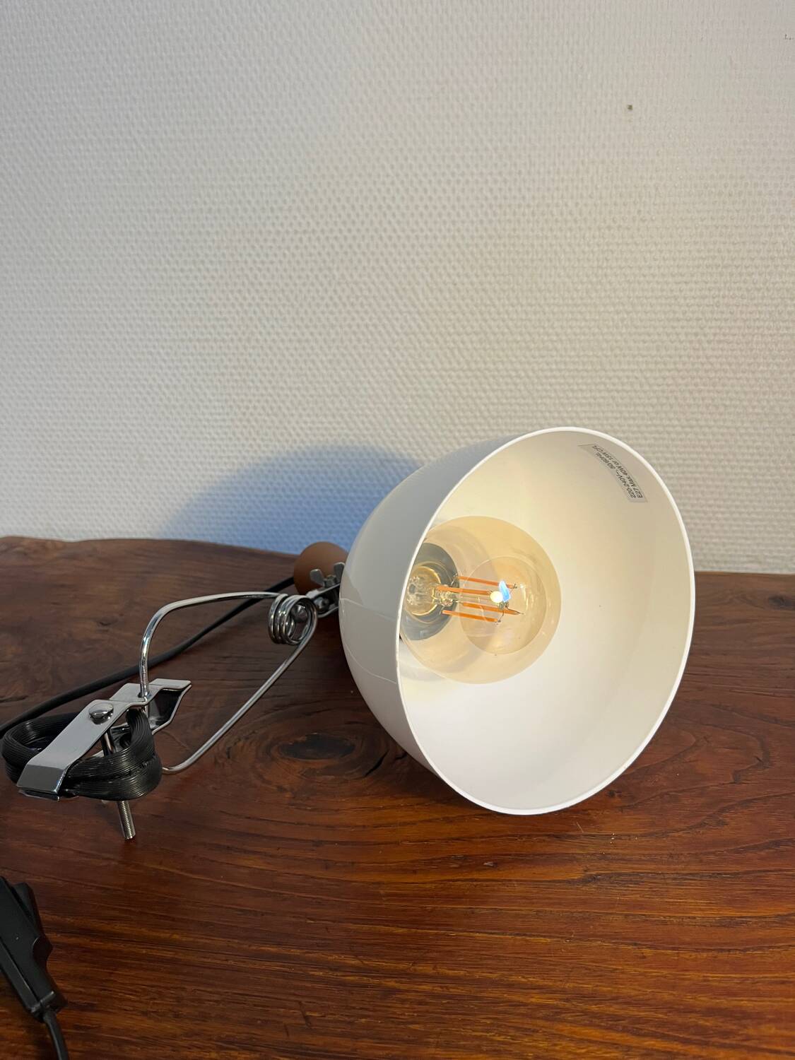 Articulated clamp-on workshop lamp