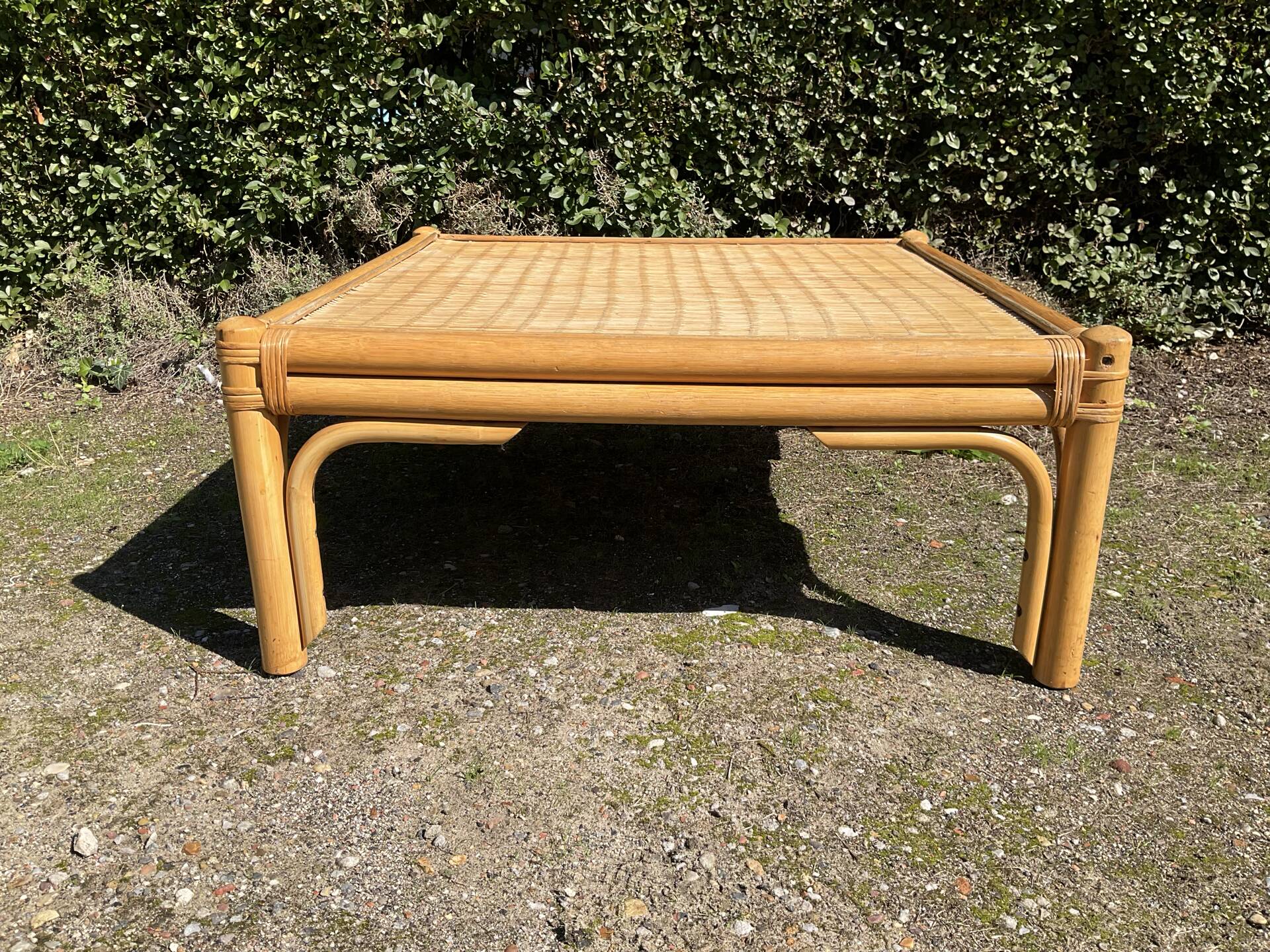 Table basse carrée en bois et rotin, années 70