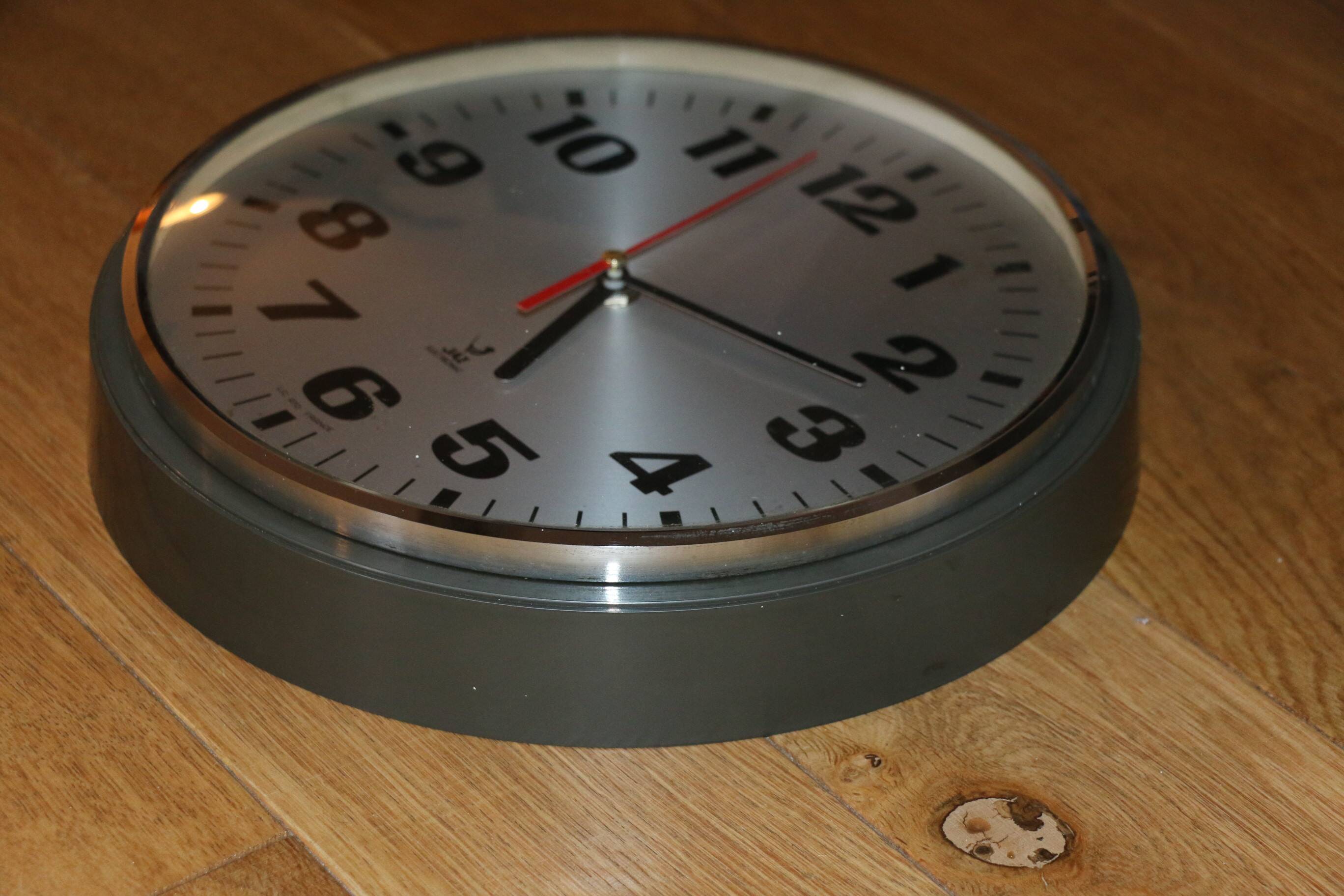 Jaz wall clock plastic chrome steel