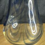 Vase Biot en verre soufflé à inclusions bleues – France vintage – H 23 cm