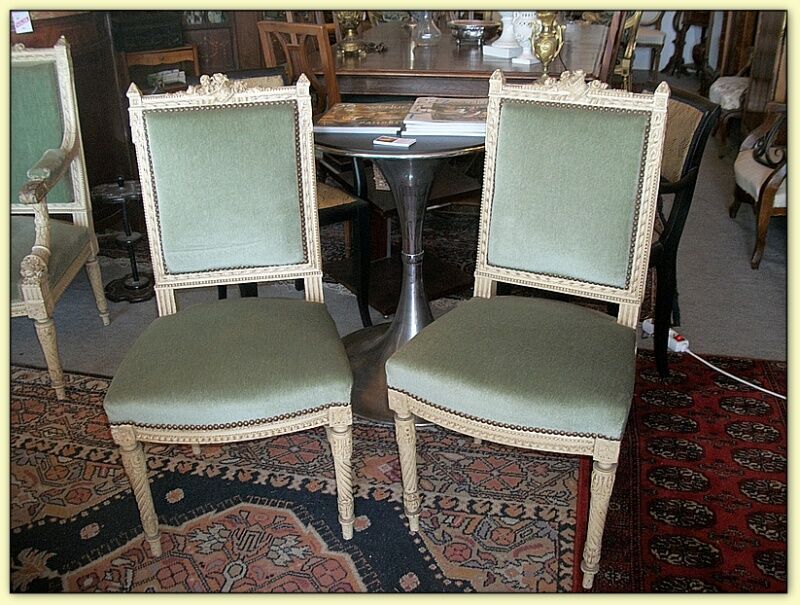 Salon lacquered cream style LXVI