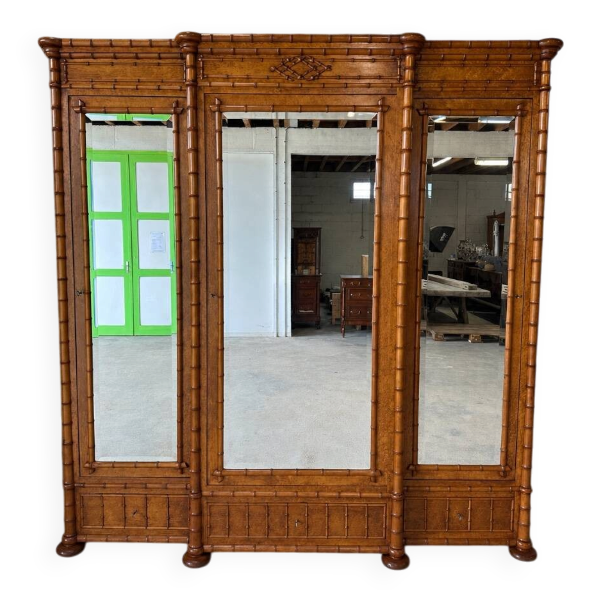 Armoire à glace 3 portes style faux bambou époque 19e siècle