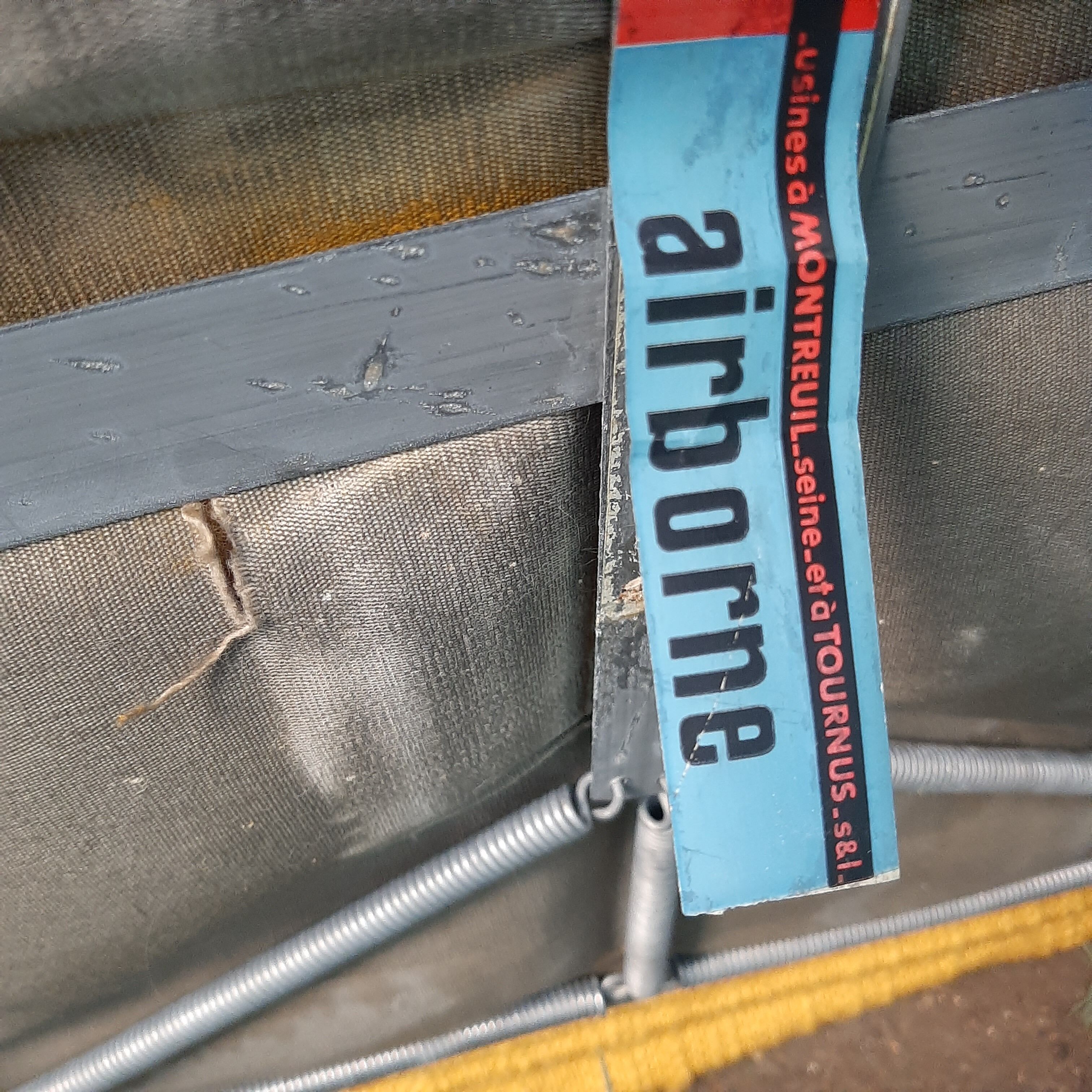 Pierre Guariche airborne edition sofa