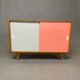 Cabinet U452 de Jiri Jiroutek