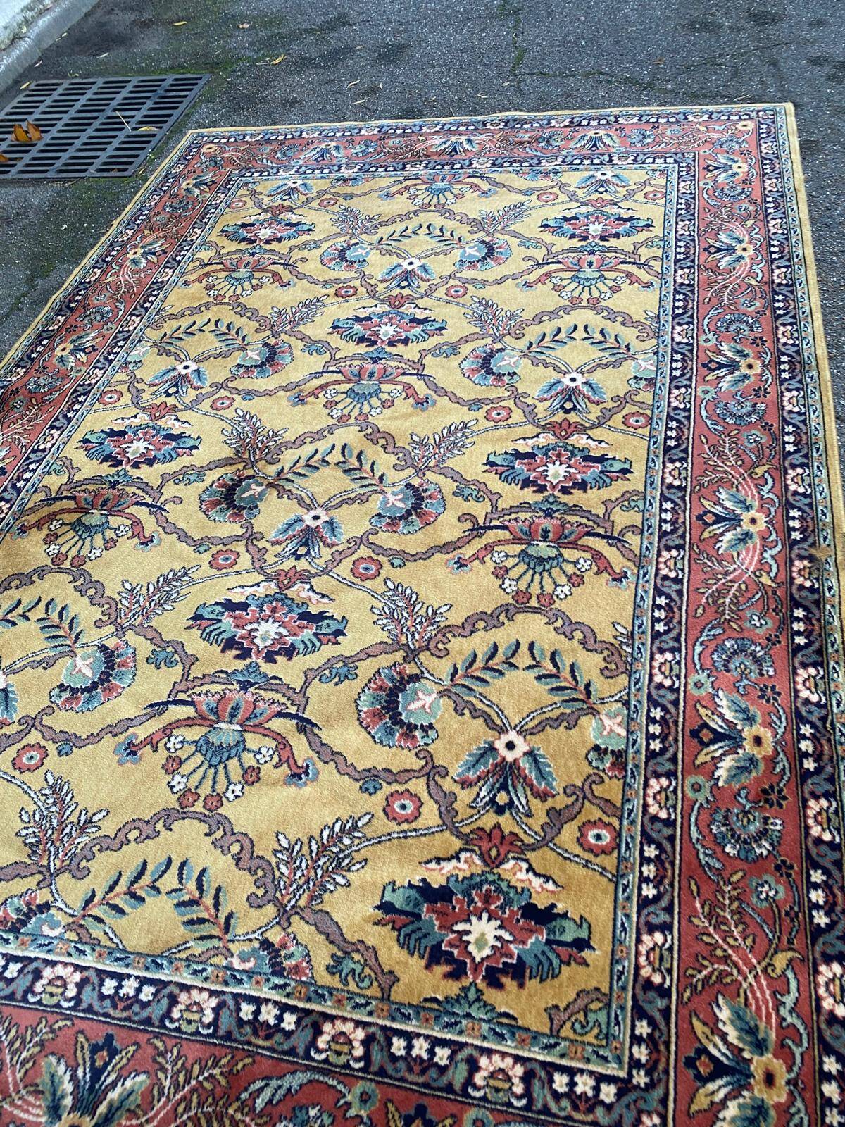Persian rug in burgundy yellow wool, 200x300cm