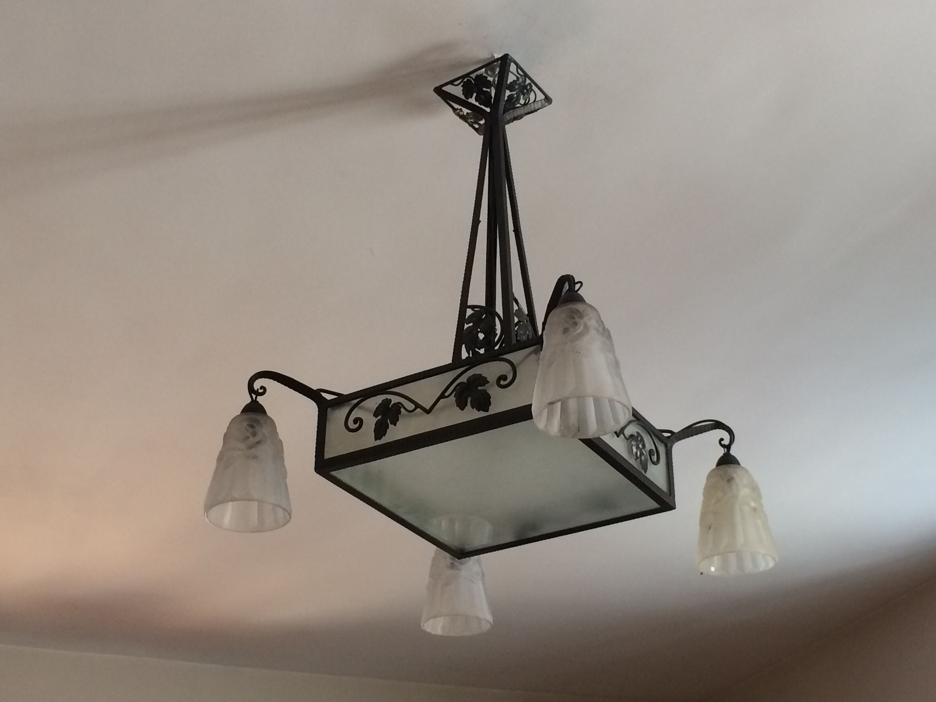 Lustre art déco avec vasque carrée et tulipe signé Degue