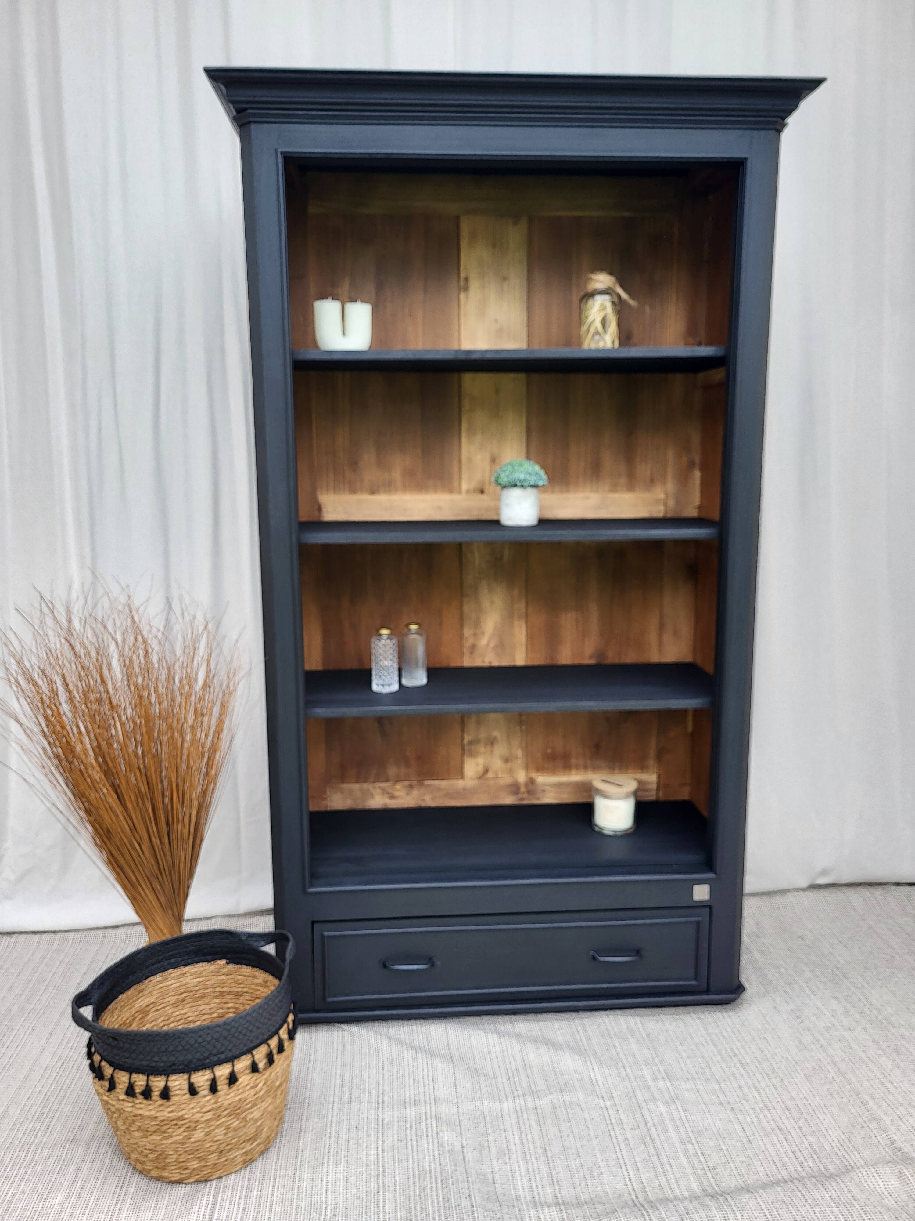 Bookcase / Shelf