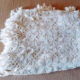 Scalloped bed top in crocheted ecru cotton