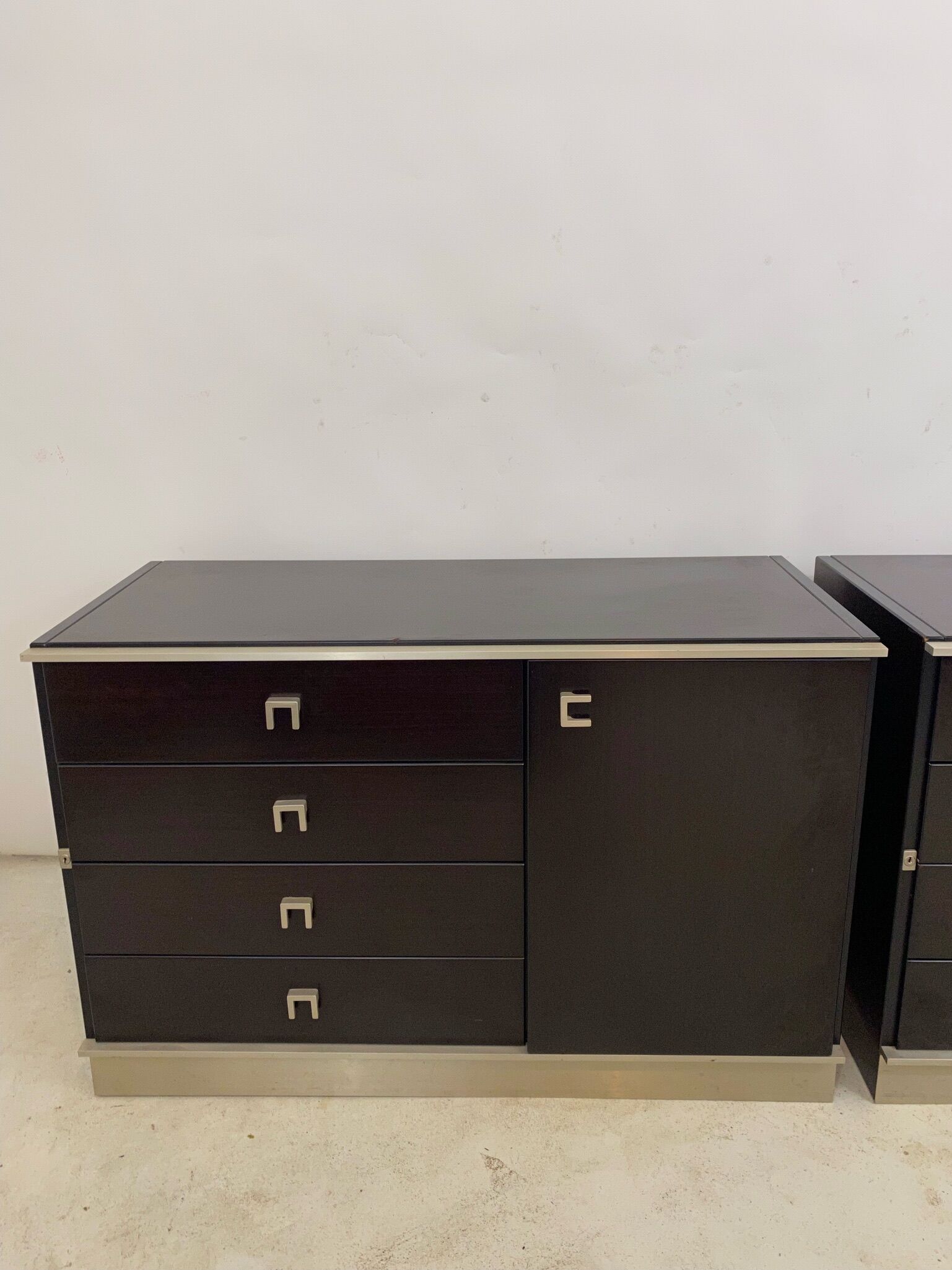 Pair of chests of drawers abbondinterni mahogany almost black.