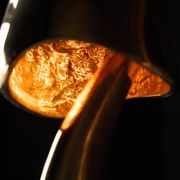 Sculpture lumineuse en bronze « Pêcheur » de Carlo Lorenzetti, Pays-Bas, 2019