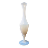 Vase boite soliflore vintage en opaline blanche reflets bleus pied torsadé