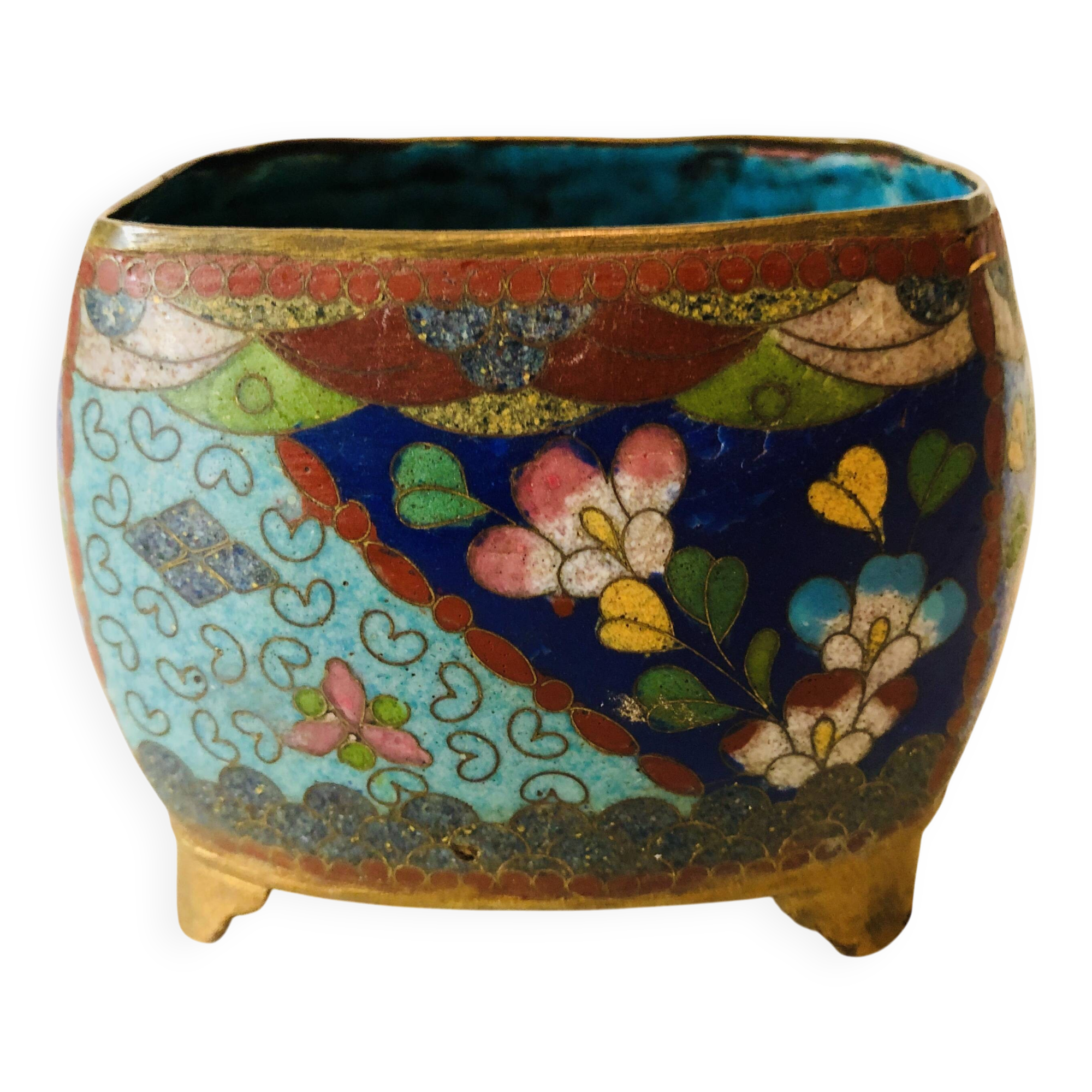 Enamelled cloisonné pot