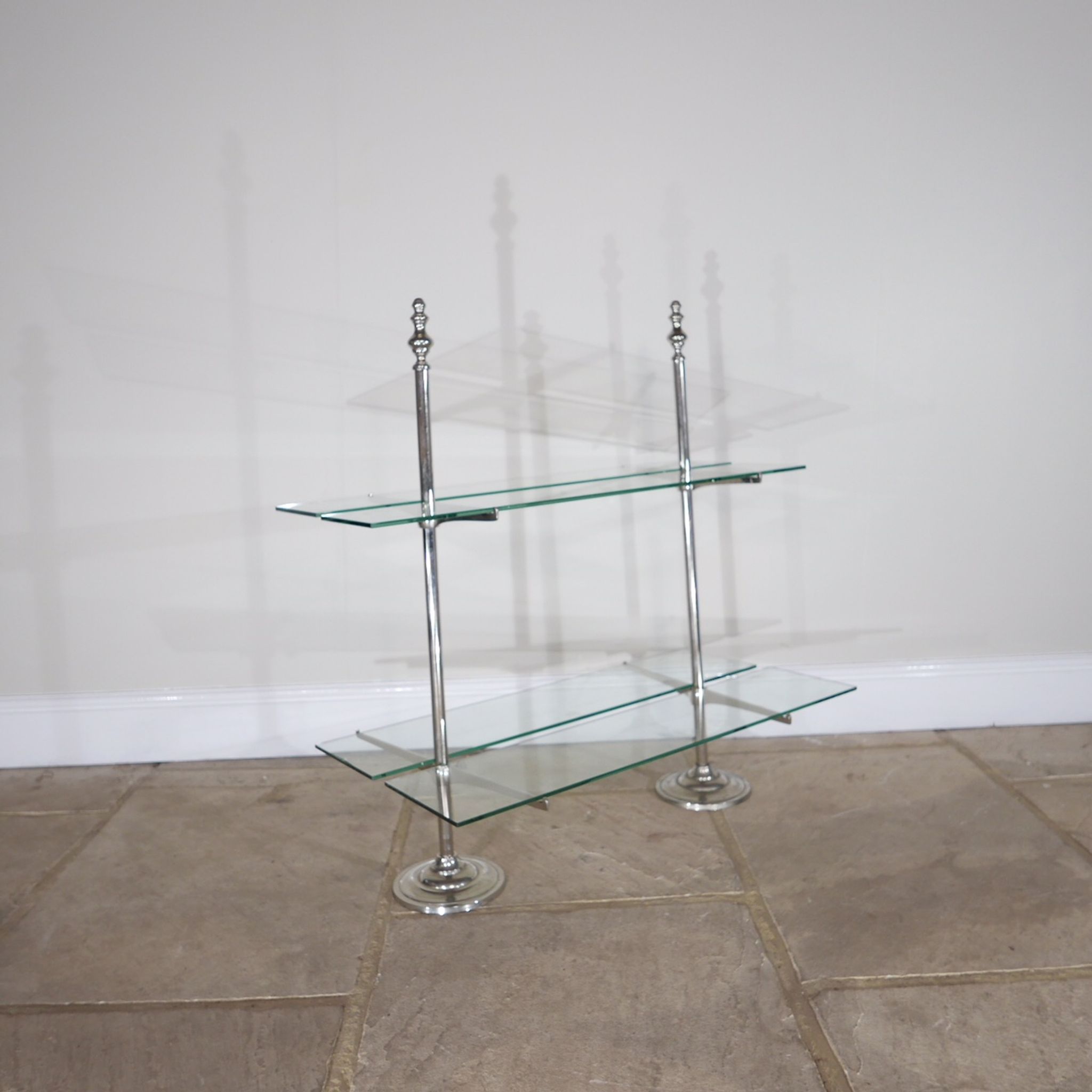 Étagère boutique vintage chrome