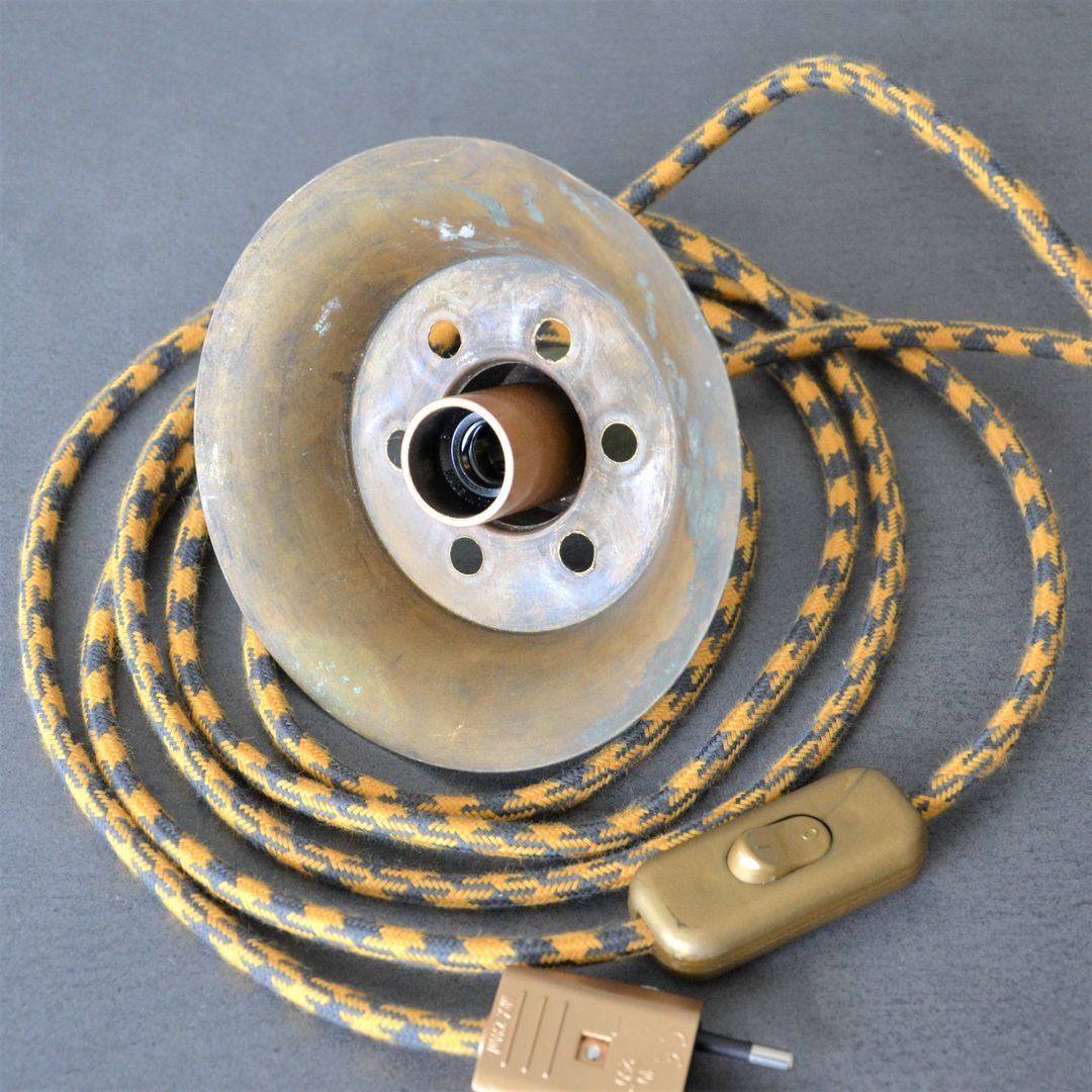 Green lamp and wooden support