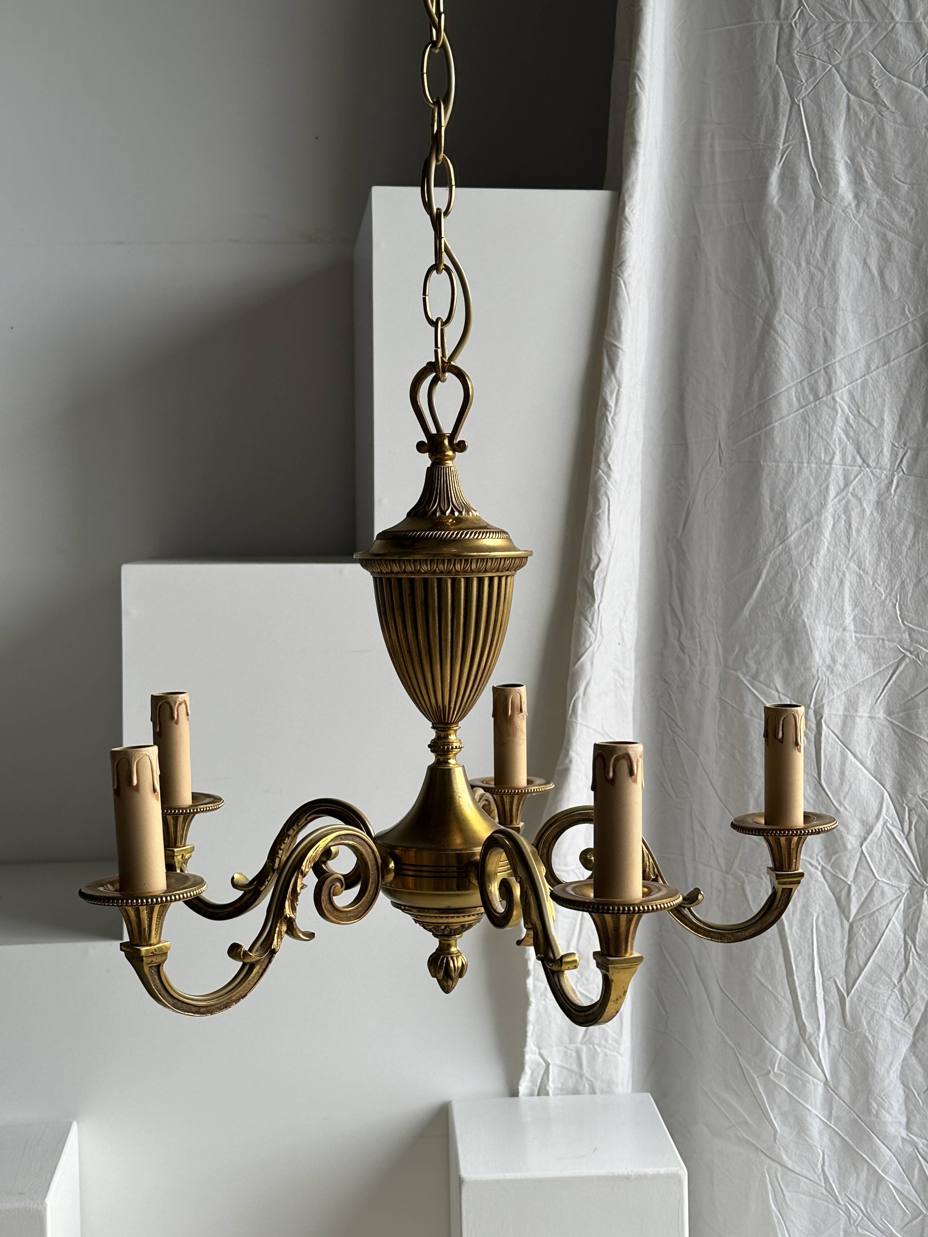Classic 5-light gold chandelier