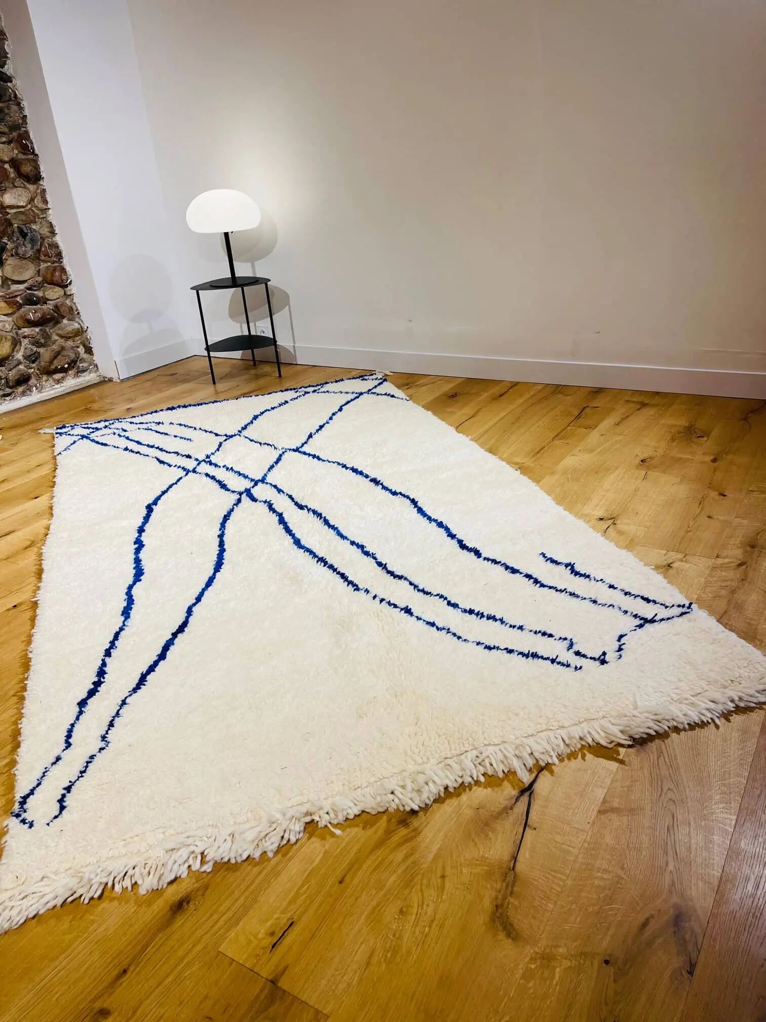 Tapis berbère Beni Ouarain blanc bleu