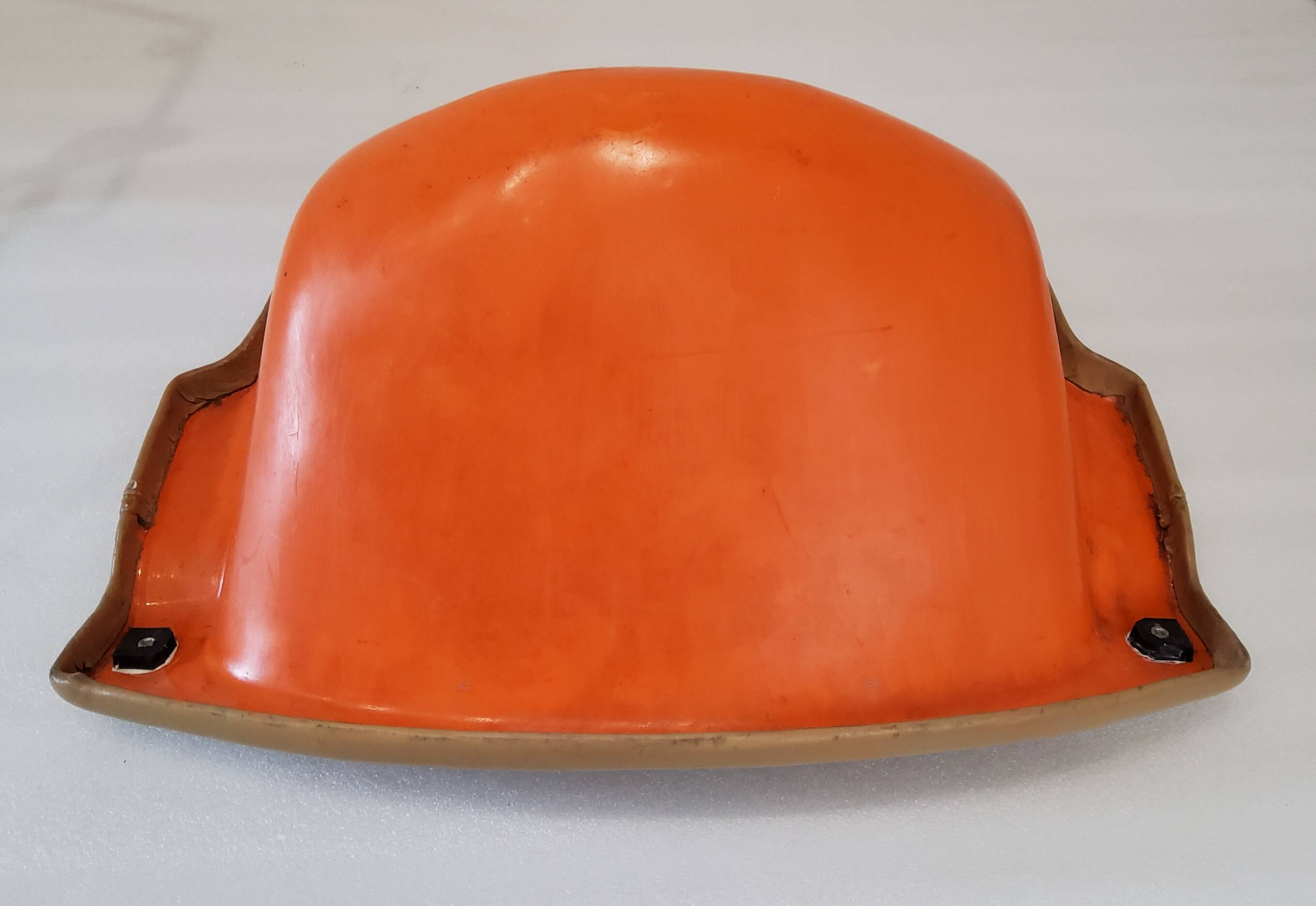 "Pussycat" chair design by Kwok Hoi Chan in leather