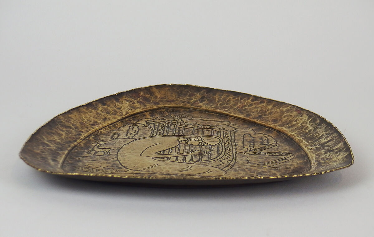 Glove in brassware by Loys