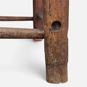 Fauteuil rustique ancien en noyer et cuir, 18e siècle