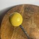 Patére en fer forgé torsadé et boules en bois