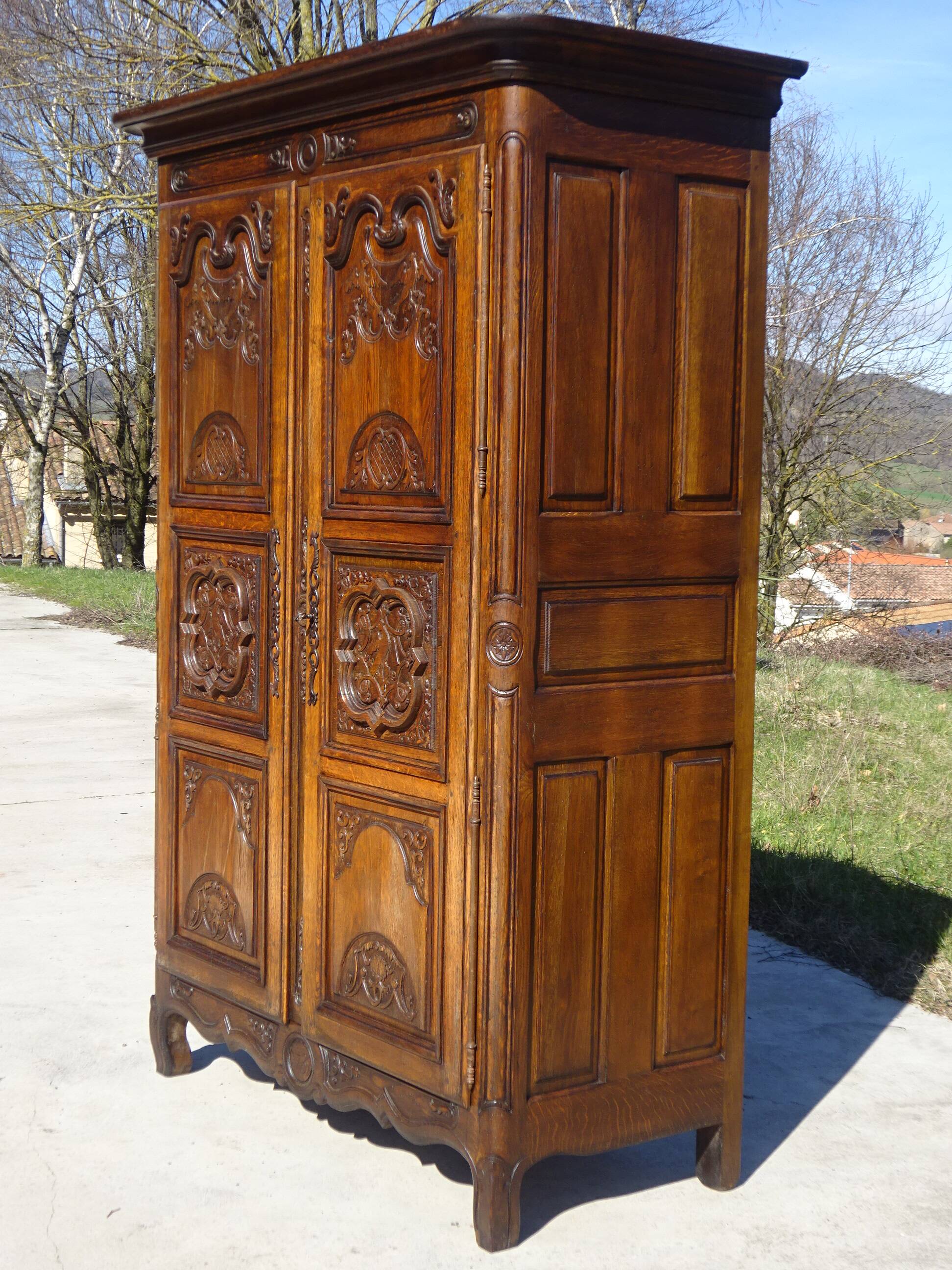 Solid oak wardrobe, Renaissance style