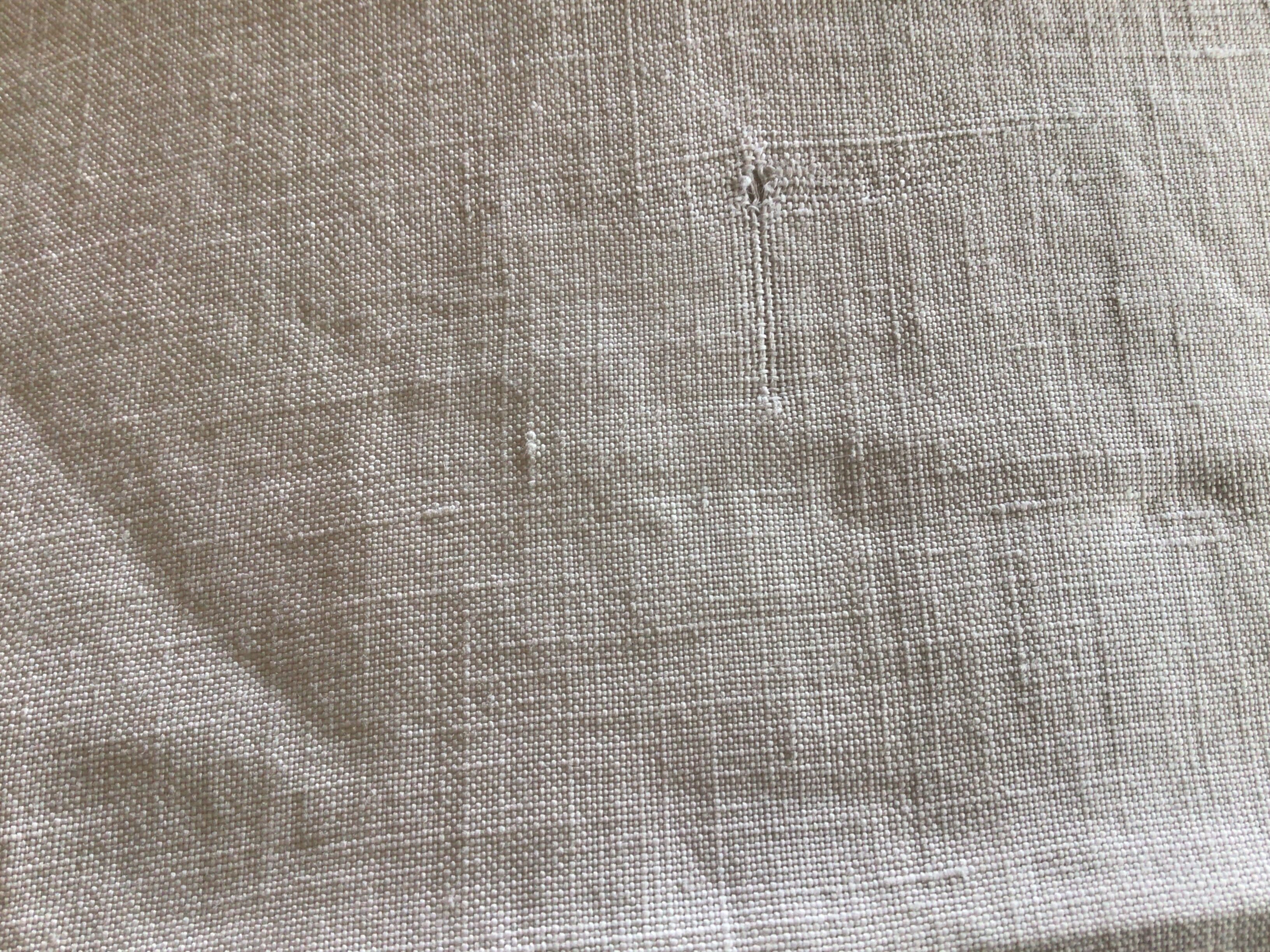 Drap 2-seater MG linen at the end of the triple-scale - open squares