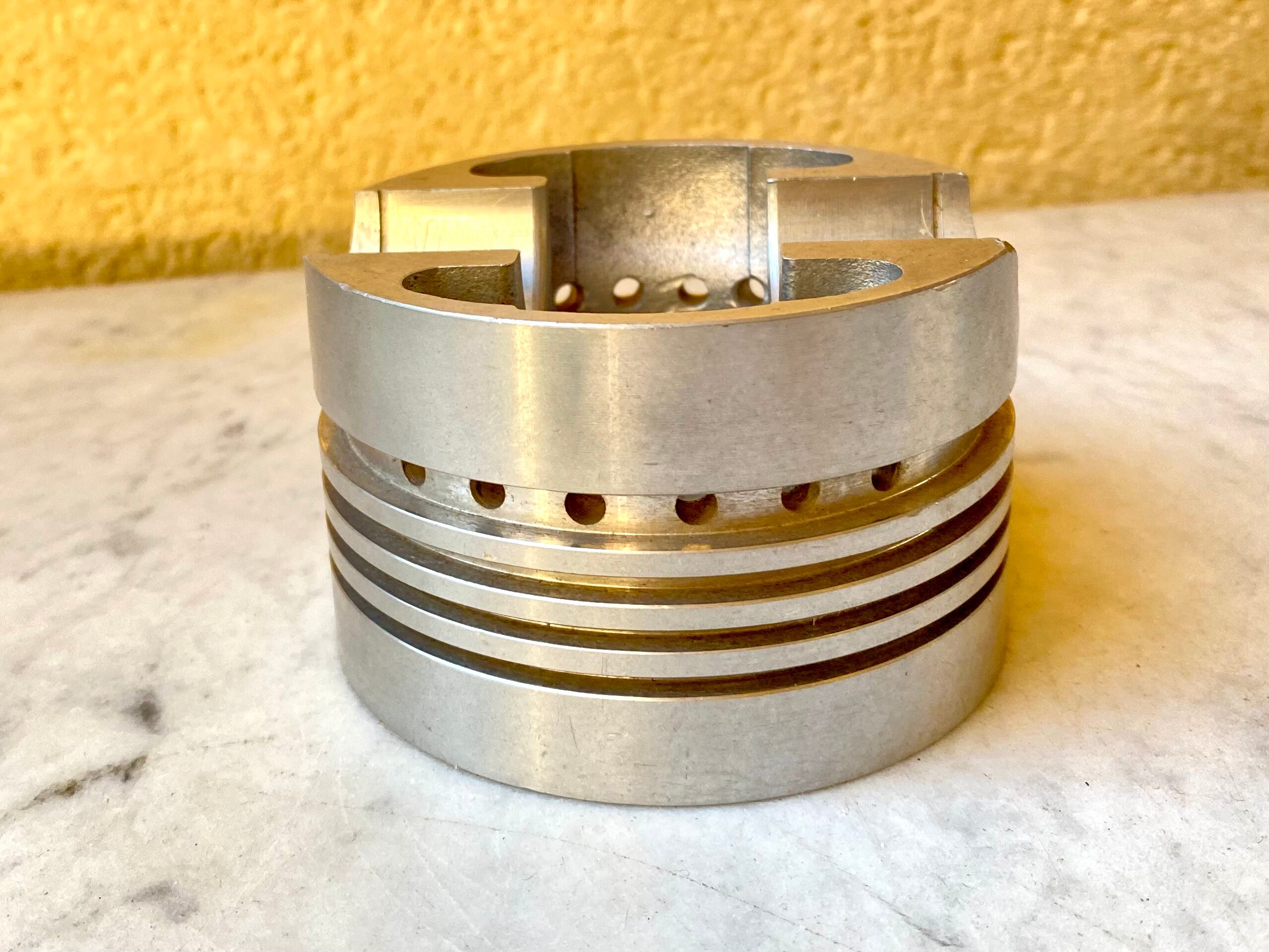 Ashtray piston design industrial workshop original aluminum cast iron vintage 70s