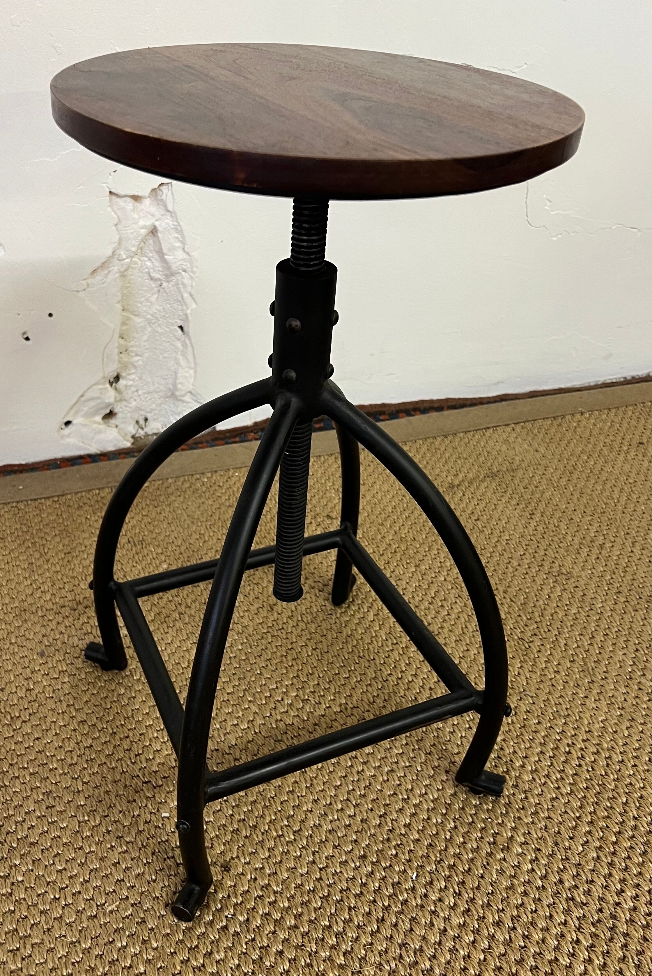 Industrial screw stool