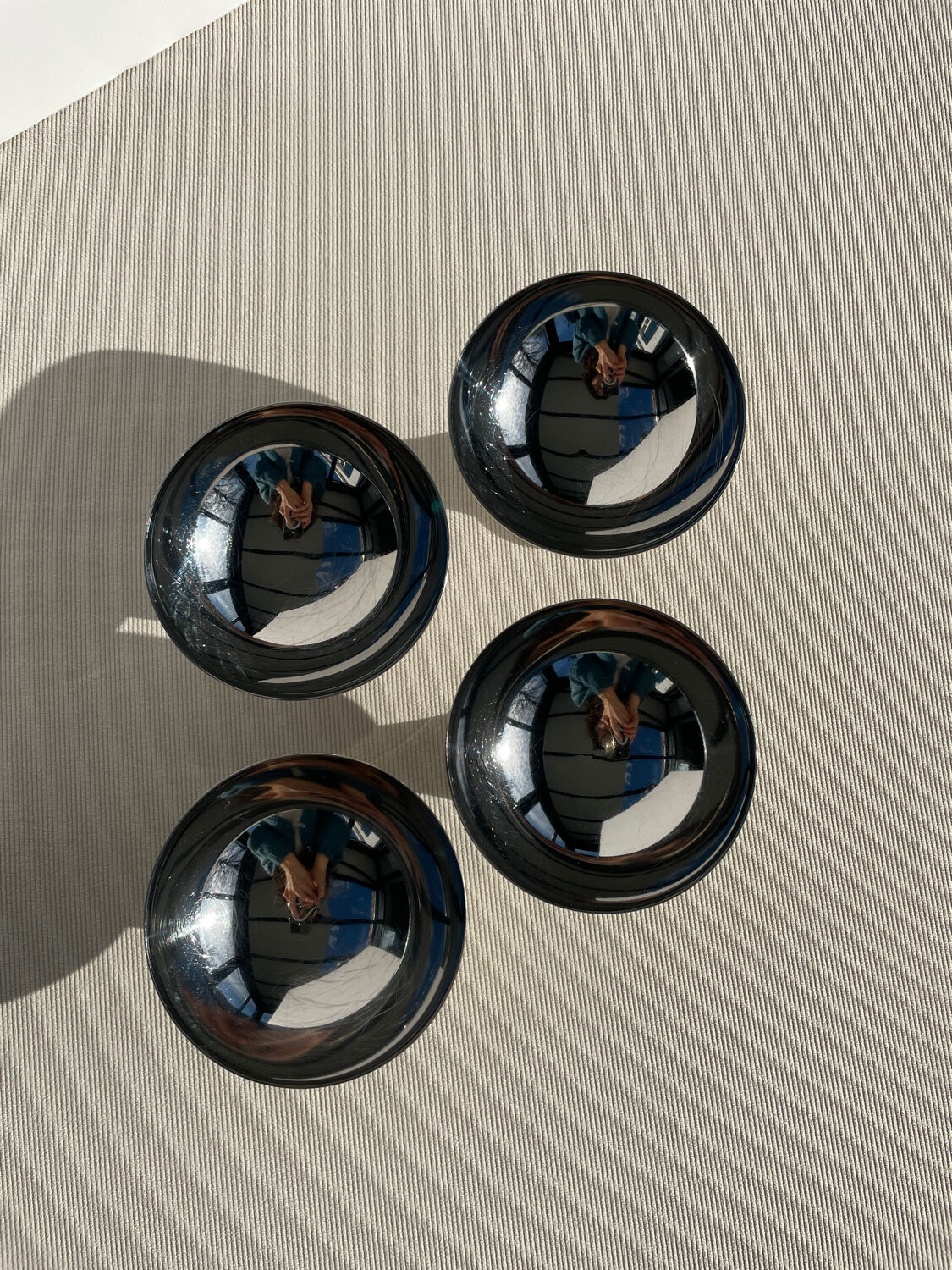 Set of 4 metal glasses / vintage stainless steel ice cream cups on a stand.