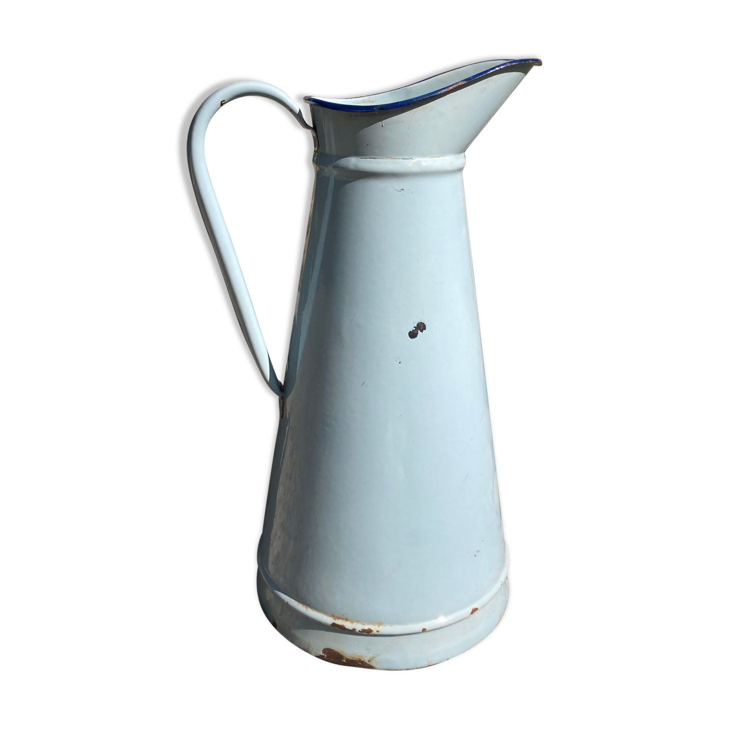 Broc in enamelled blue sheet metal