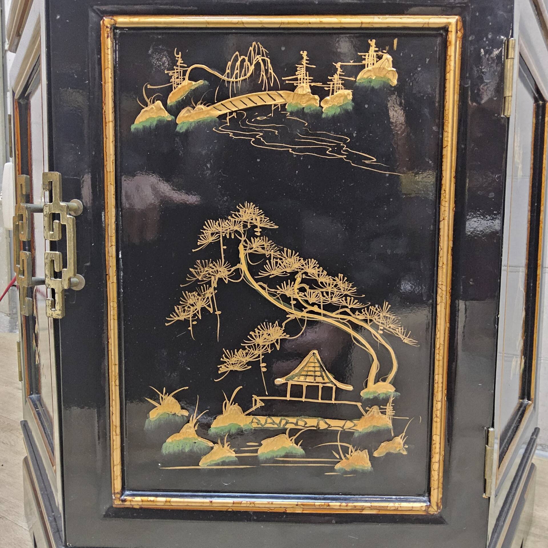 Vitrine chinoise vintage toit pagode (éclairage) asiatique