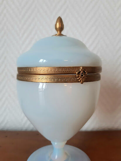 Bonbonnière and vase in opaline Charles X gilded metal