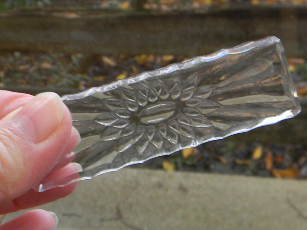12 carries crystal knives from Val Saint Lambert
