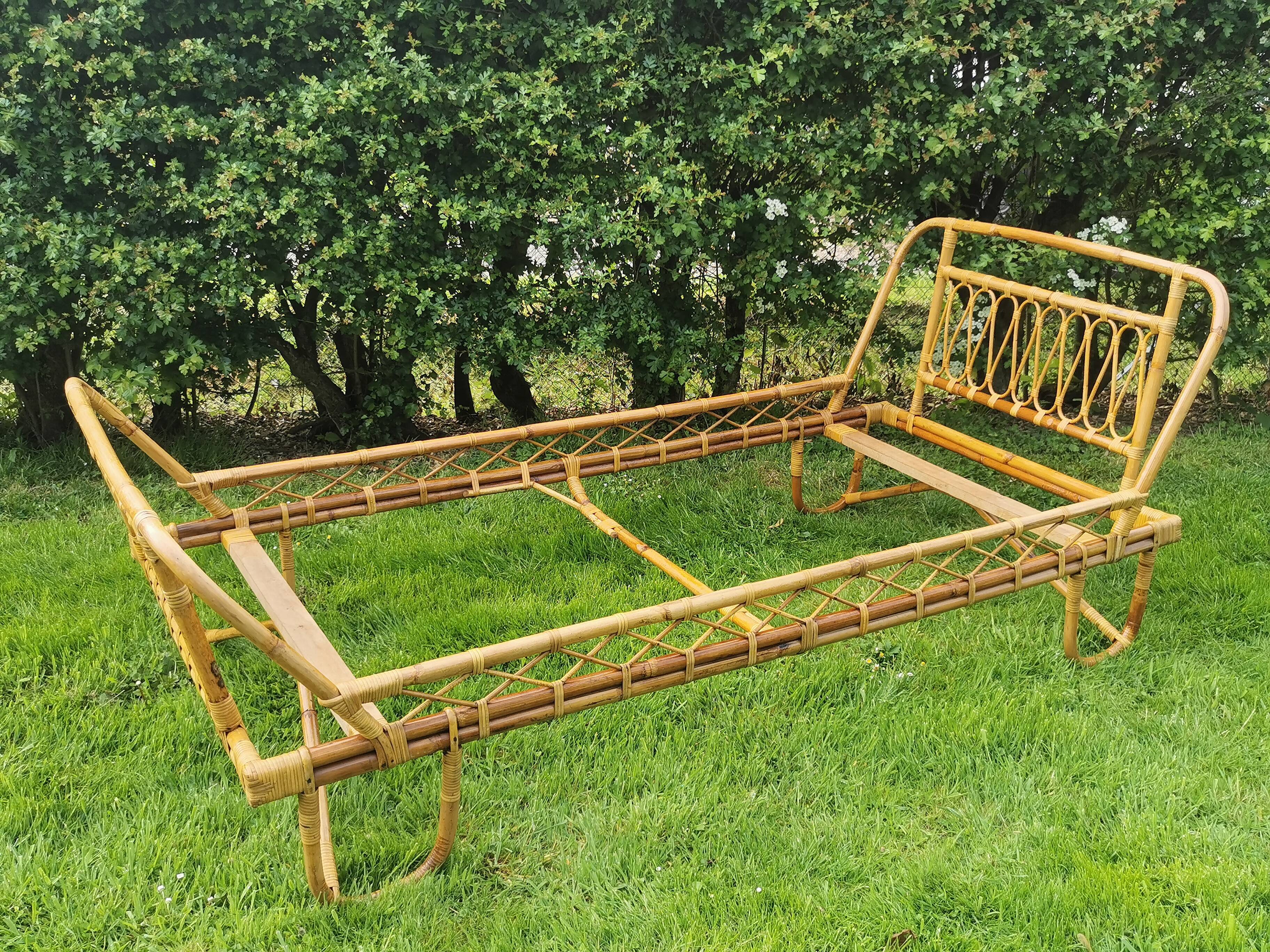 Rattan bed