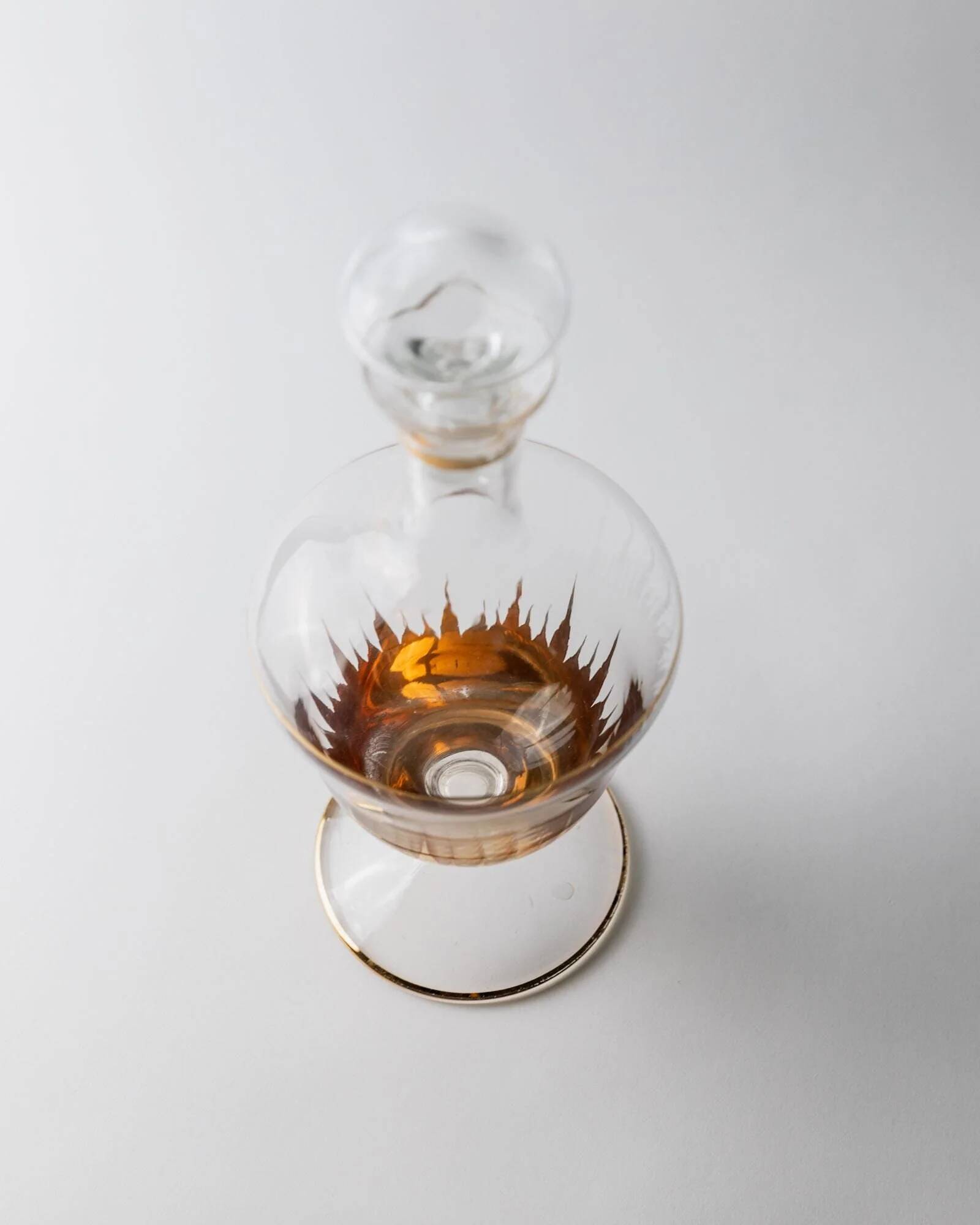 Carafe vintage en verre de Murano des années 1960, verre clair avec détails dorés et bouchon