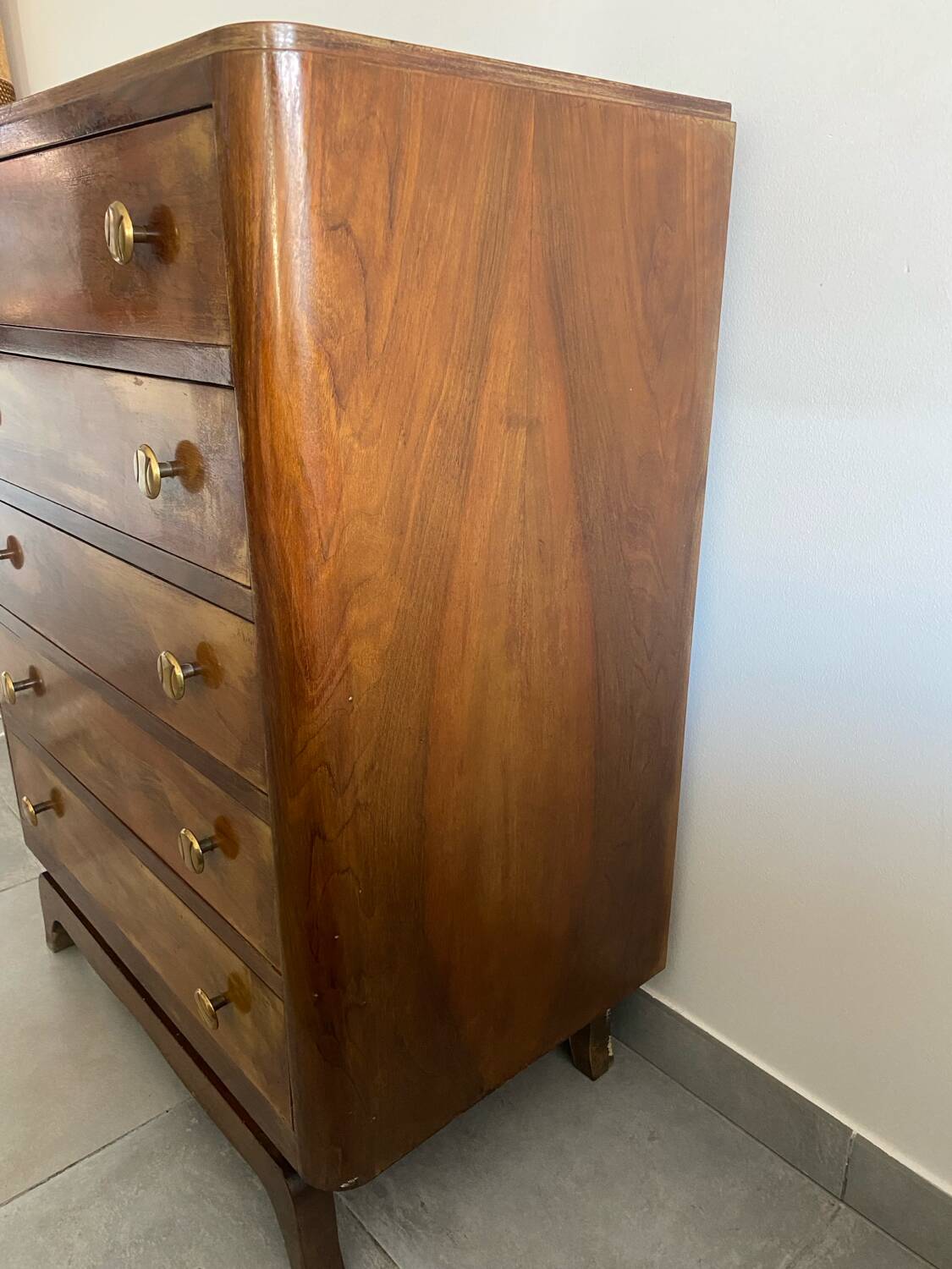 Art Deco walnut chest of drawers with 5 drawers