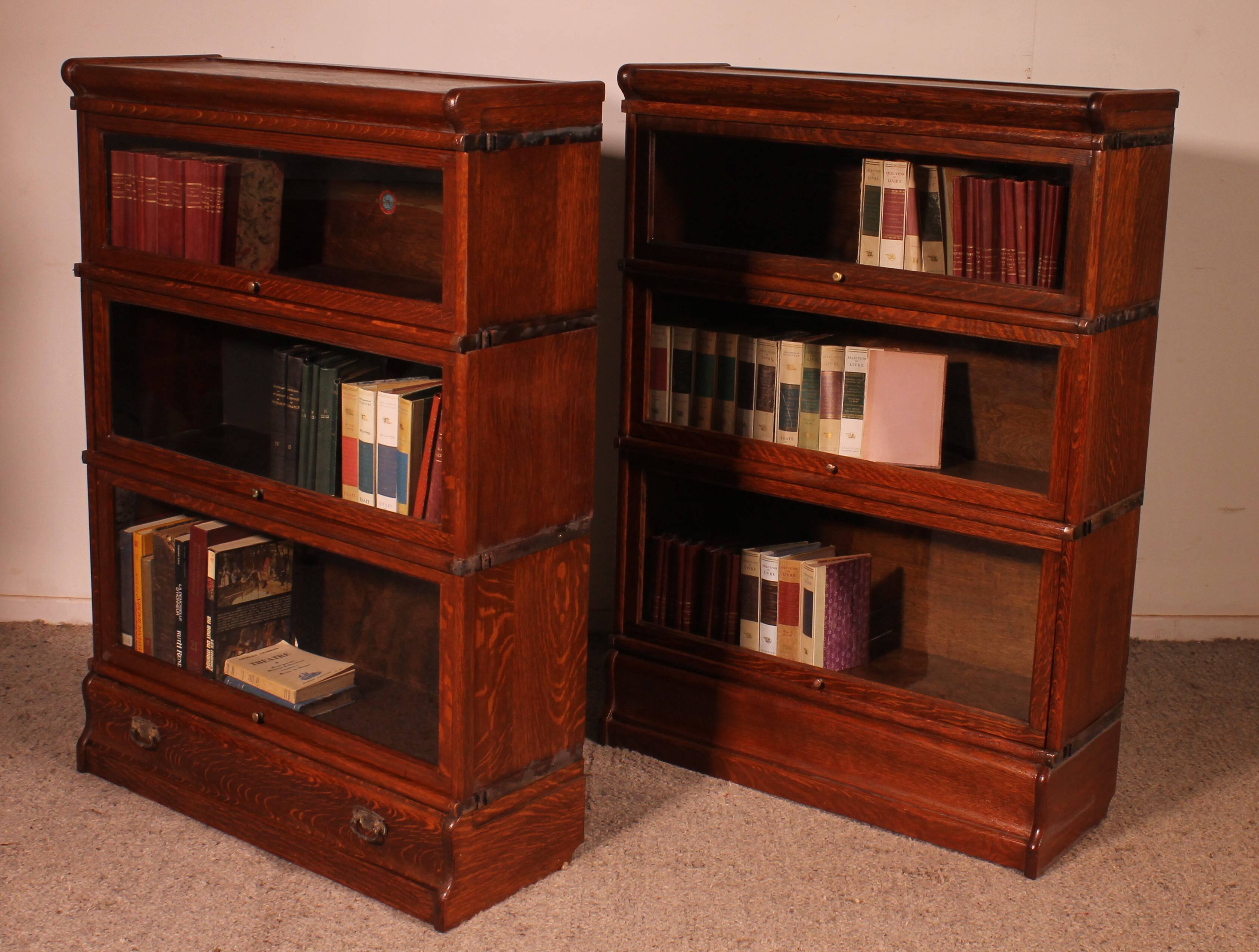 pair of Globe Wernicke London bookcases in oak circa 1900