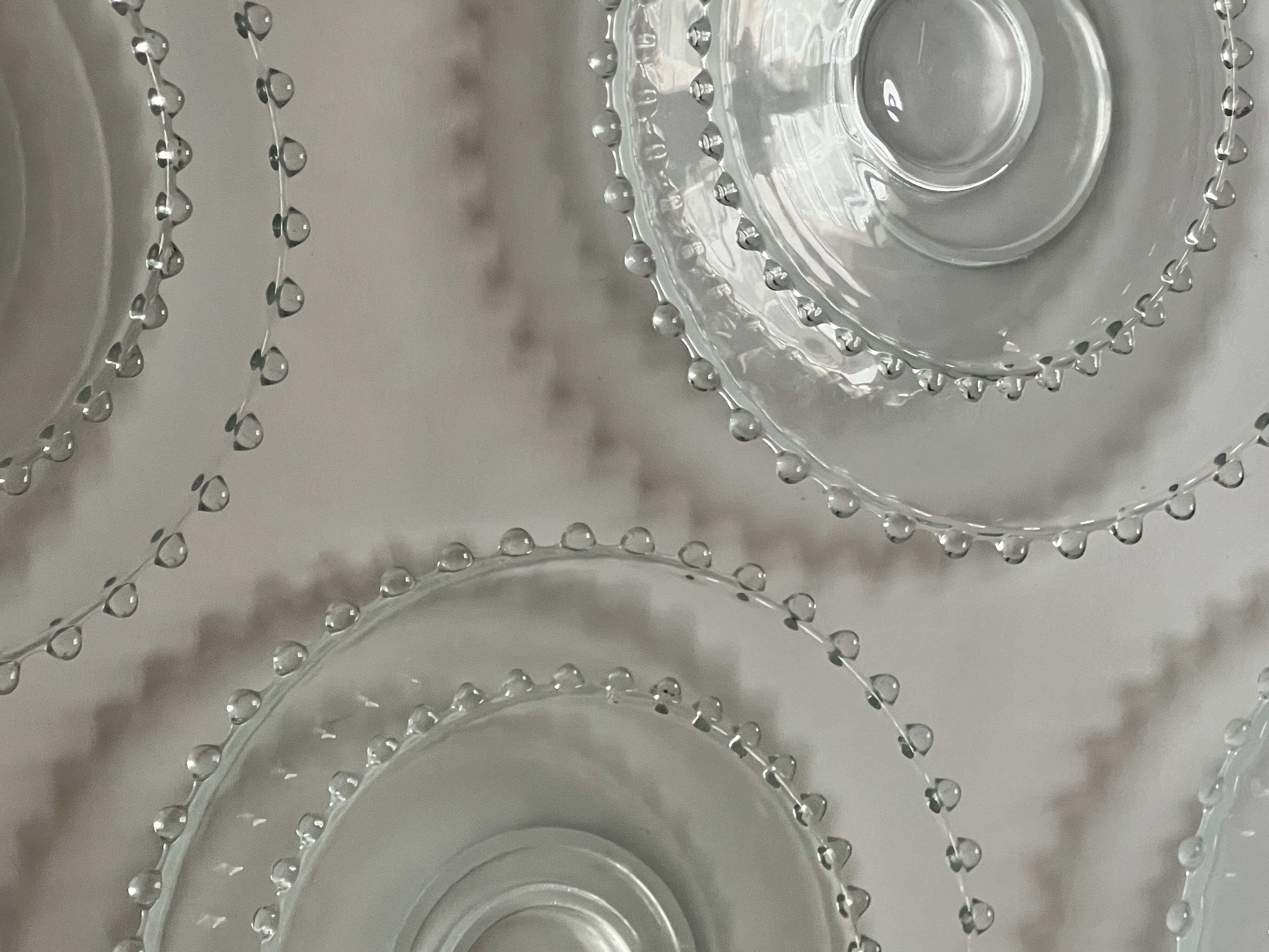 19-piece set of plates and dessert plates in bubbled glass