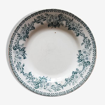 Old plate with wreath decoration