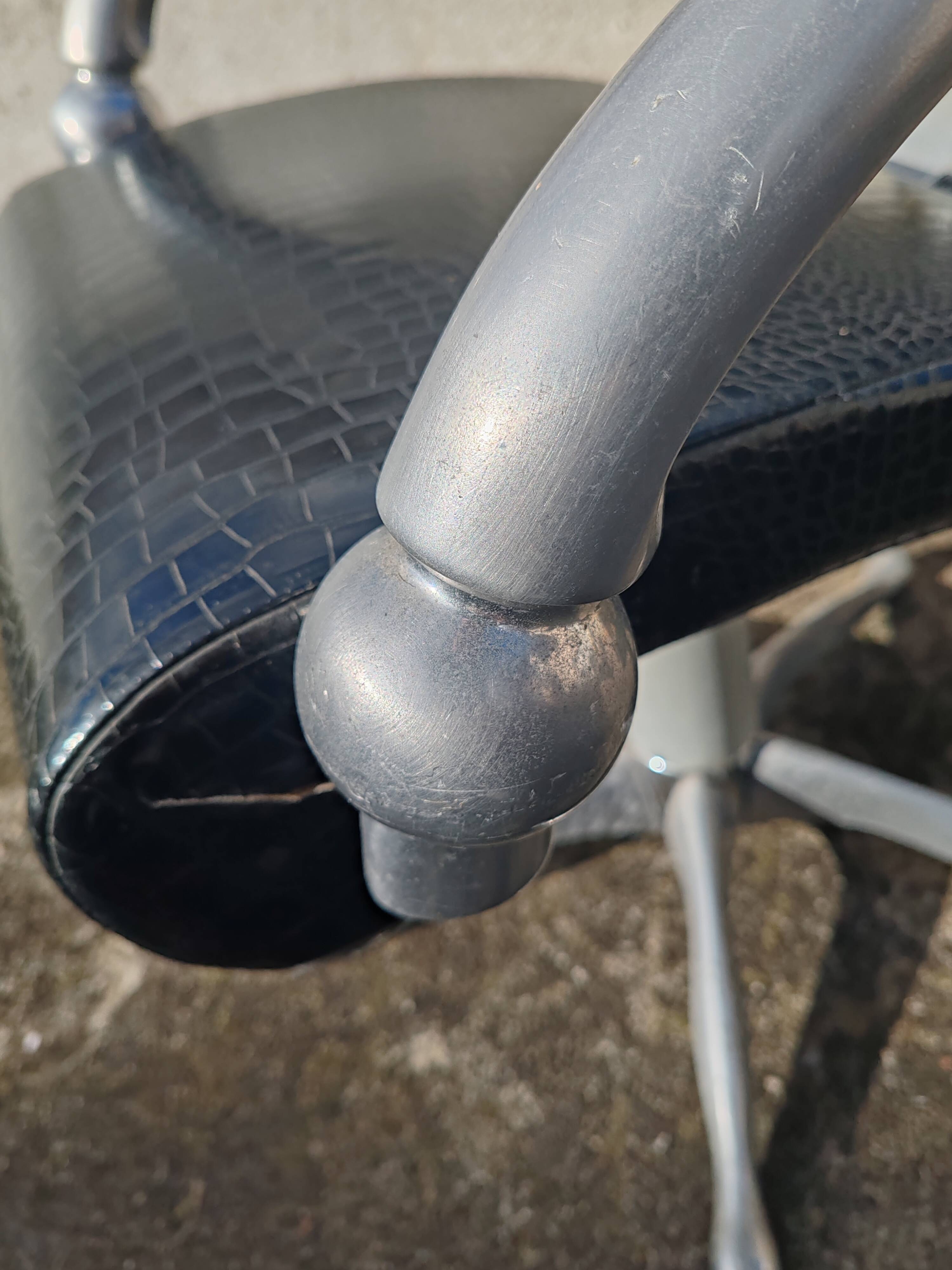 Swivel Italian hairdresser chair